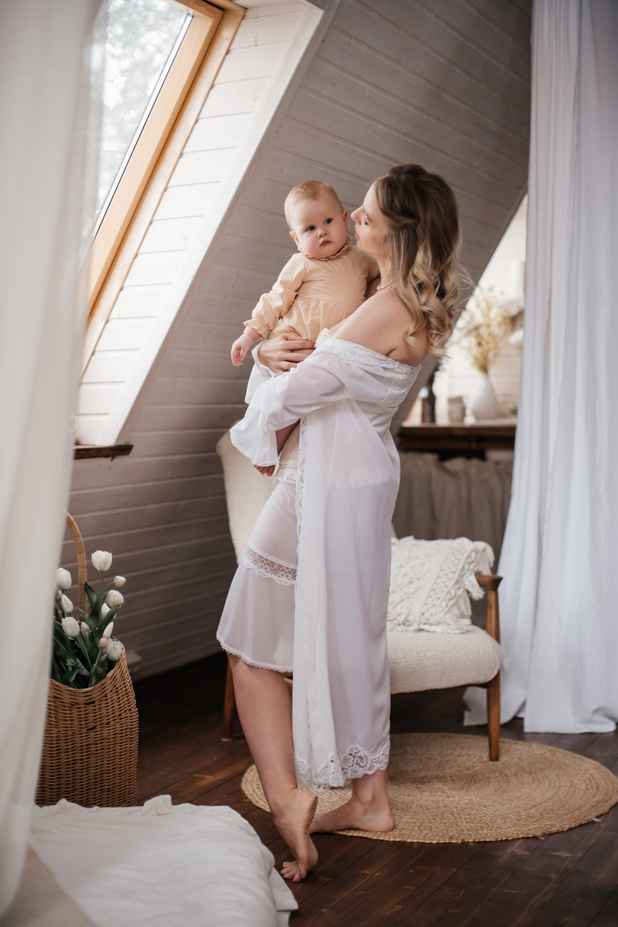 Алиса с мамой Кристиной в нежной семейной фотосессии в Домике Элли г. Пушкино. Семейный и детский фотограф в Сергиев Посаде, Хотьково Якимчук Любовь