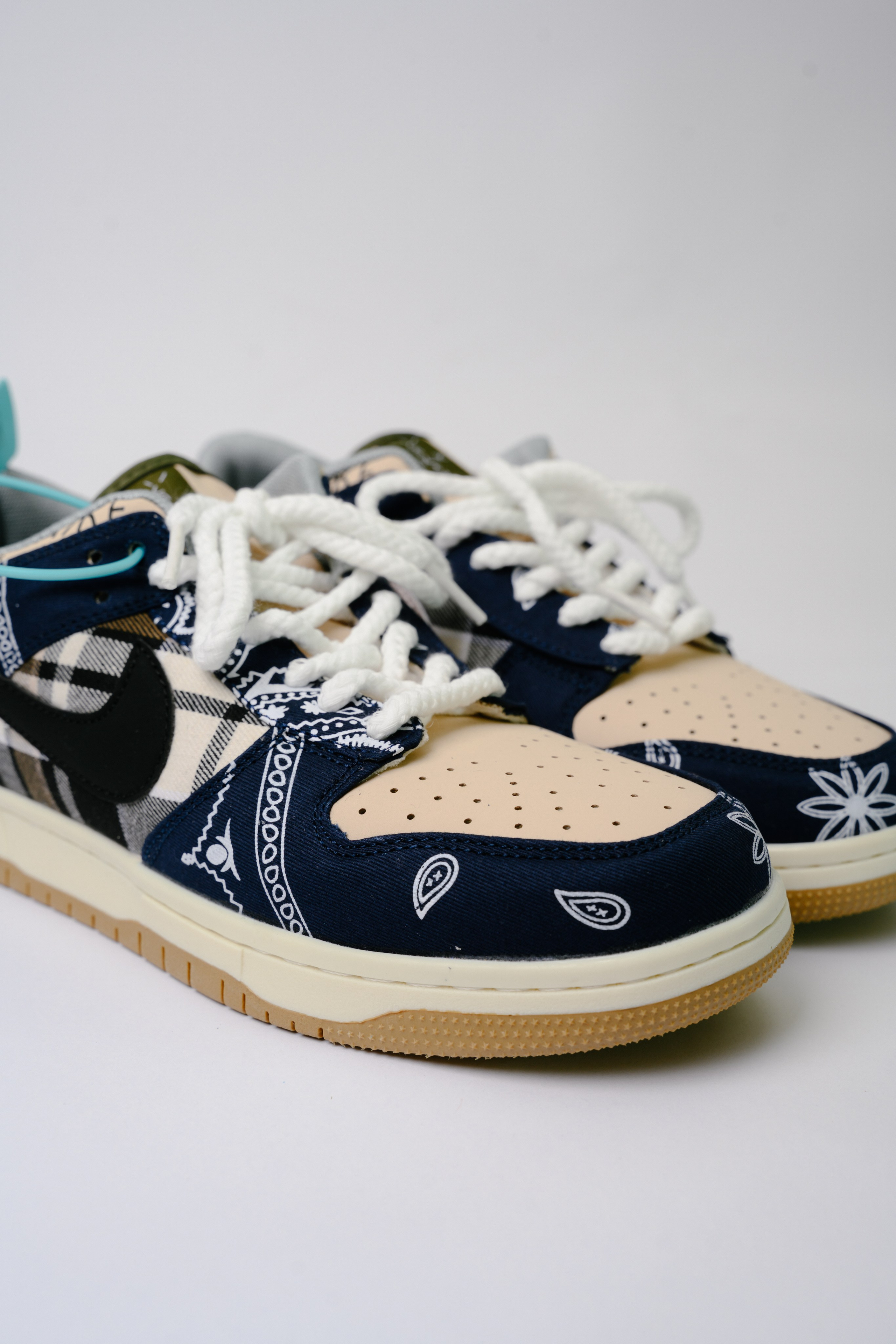 Кроссовки для wb. Фотограф в Красноярске