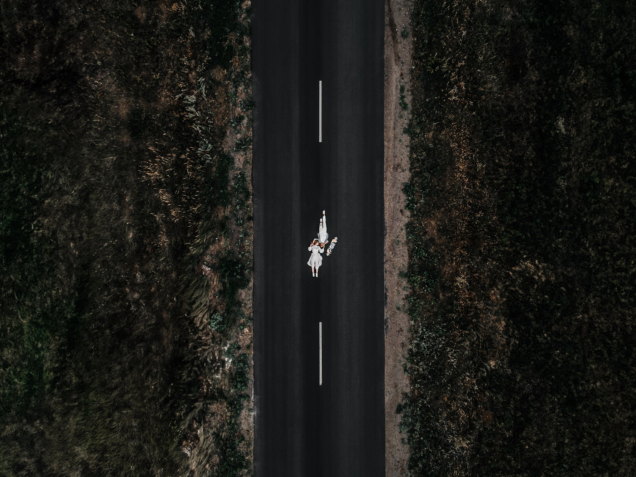 Здравствуйте! Я&nbsp;свадебный фотограф из&nbsp;Ульяновска, работаю в&nbsp;том числе по&nbsp;всей России и&nbsp;с&nbsp;выездом за&nbsp;границу. Снимаю свадьбы, lovestory, корпоративы, светский репортаж. Провожу обучение по&nbsp;фотографии, мастер-классы и&nbsp;воркшопы для других фотографов.