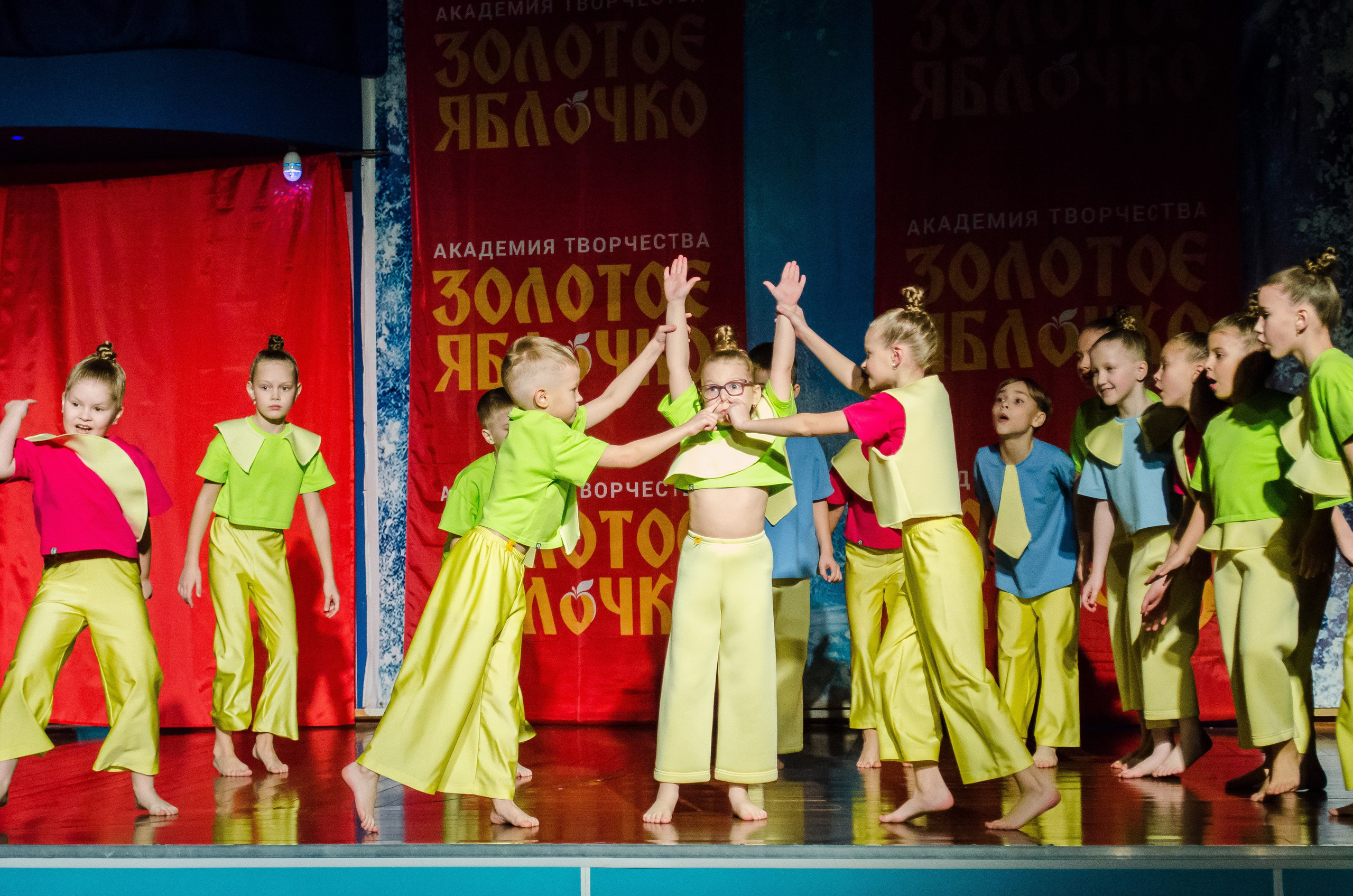 14 декабря, г. Омск. Золотое яблочко