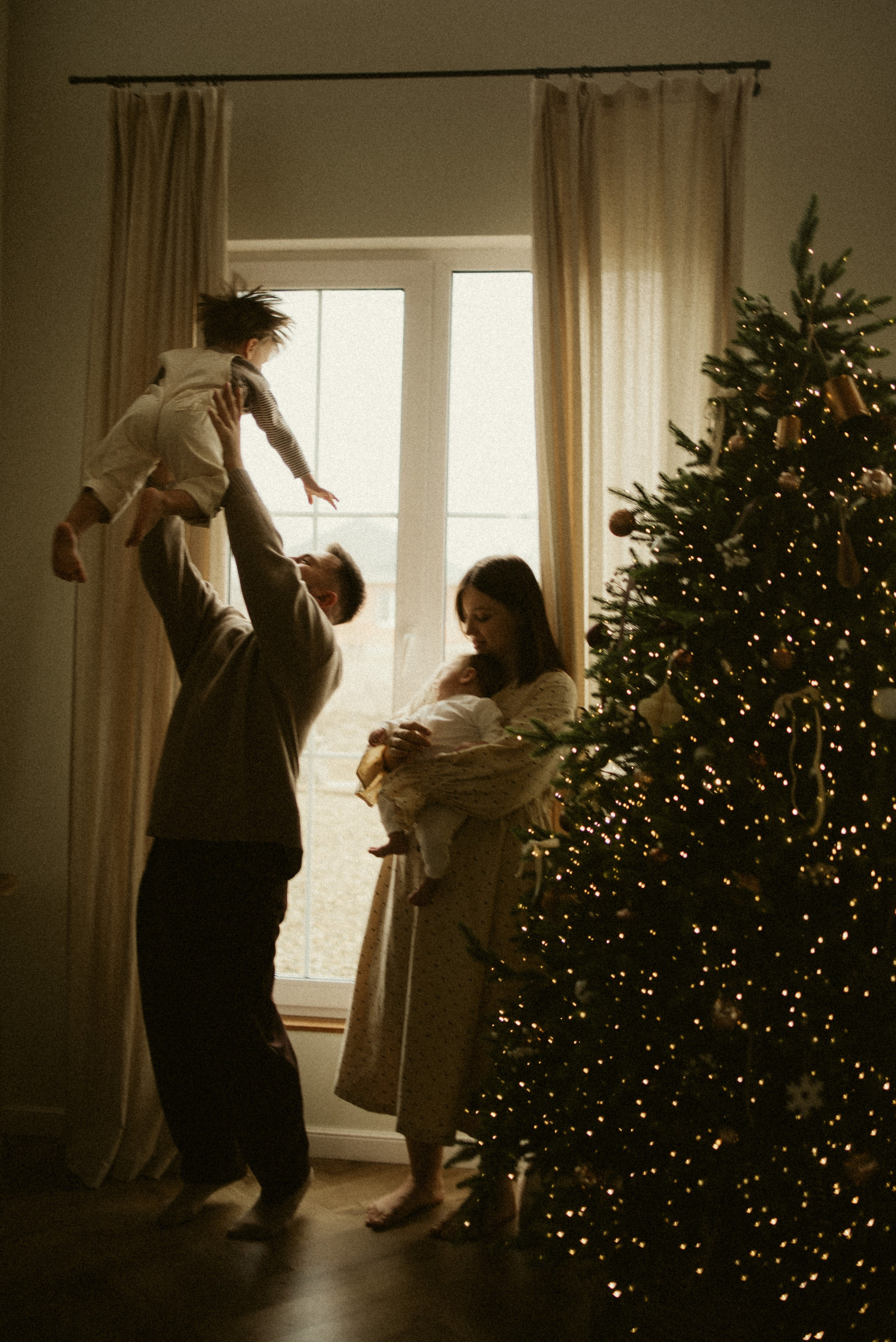 Семейная новогодняя фотосессия дома. Семейный фотограф в Краснодаре