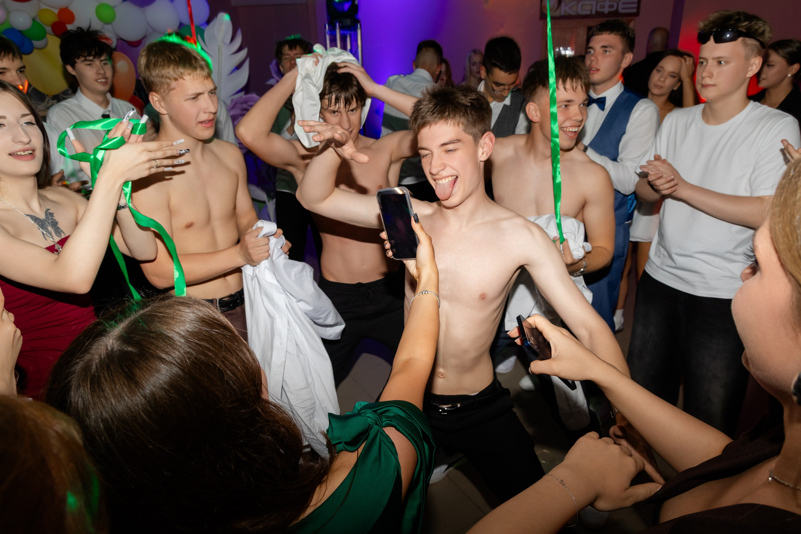 Школьный выпускной 2025 год в Минске, Беларуси. Свадебный фотограф в Минске/Беларуси Сергей Спиридонов