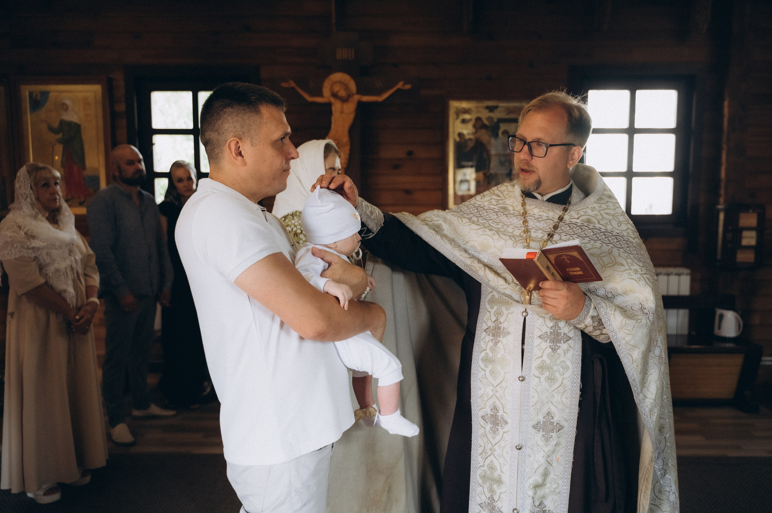 Крещение Марка (ХРАМ СВЯТИТЕЛЯ НИКОЛАЯ ЯПОНСКОГО). Семейный фотограф в Минске Дарья Дреко