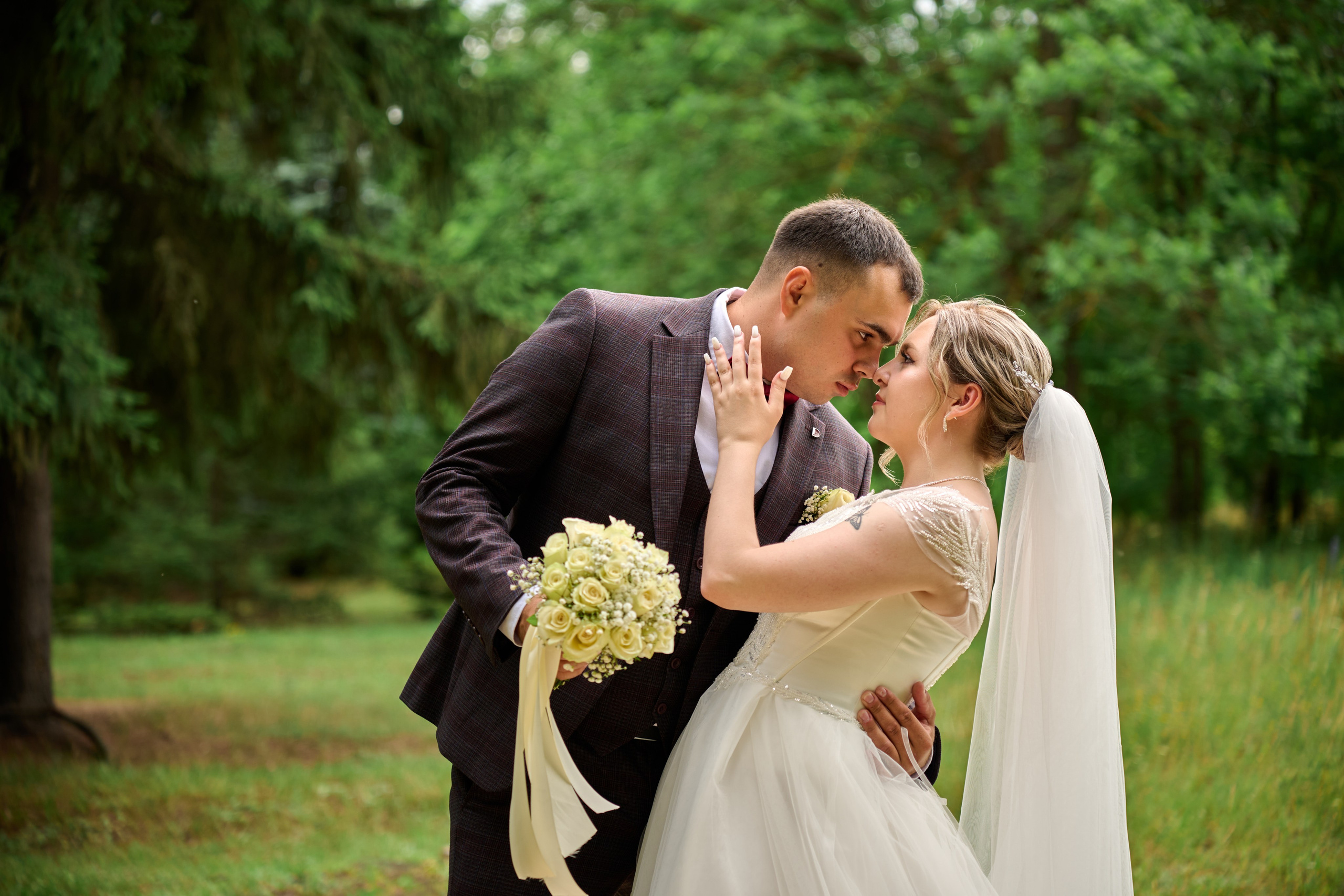 Свадебная фотосессия Ильи и Евгении в Старом Осколе. Профессиональный фотограф Старый Оскол, Губкин — свадьба, венчание, крещение, юбилей и день рождения