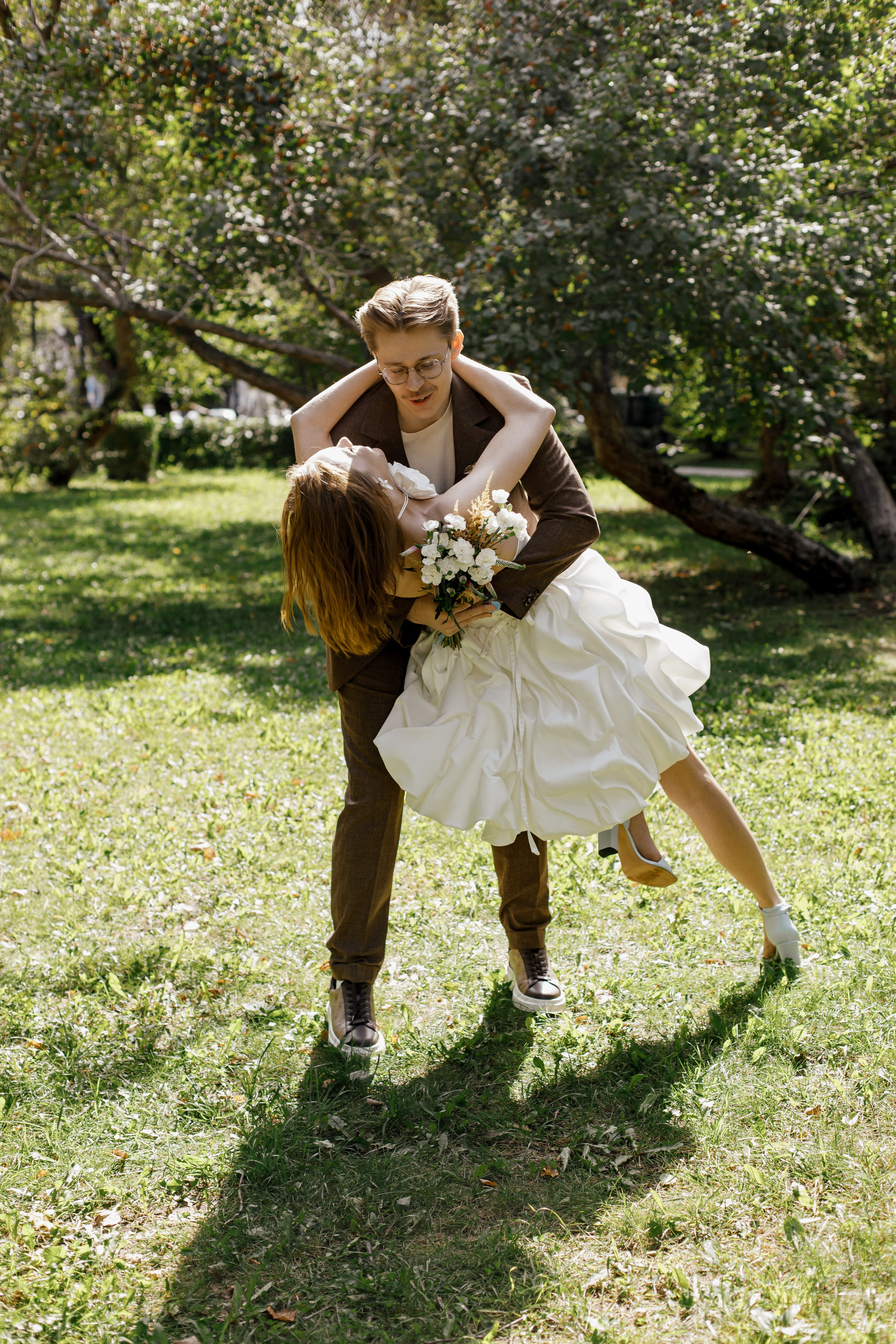 Оперный театр парк. Свадебный и семейный фотограф Екатеринбург Настя Саедгалина