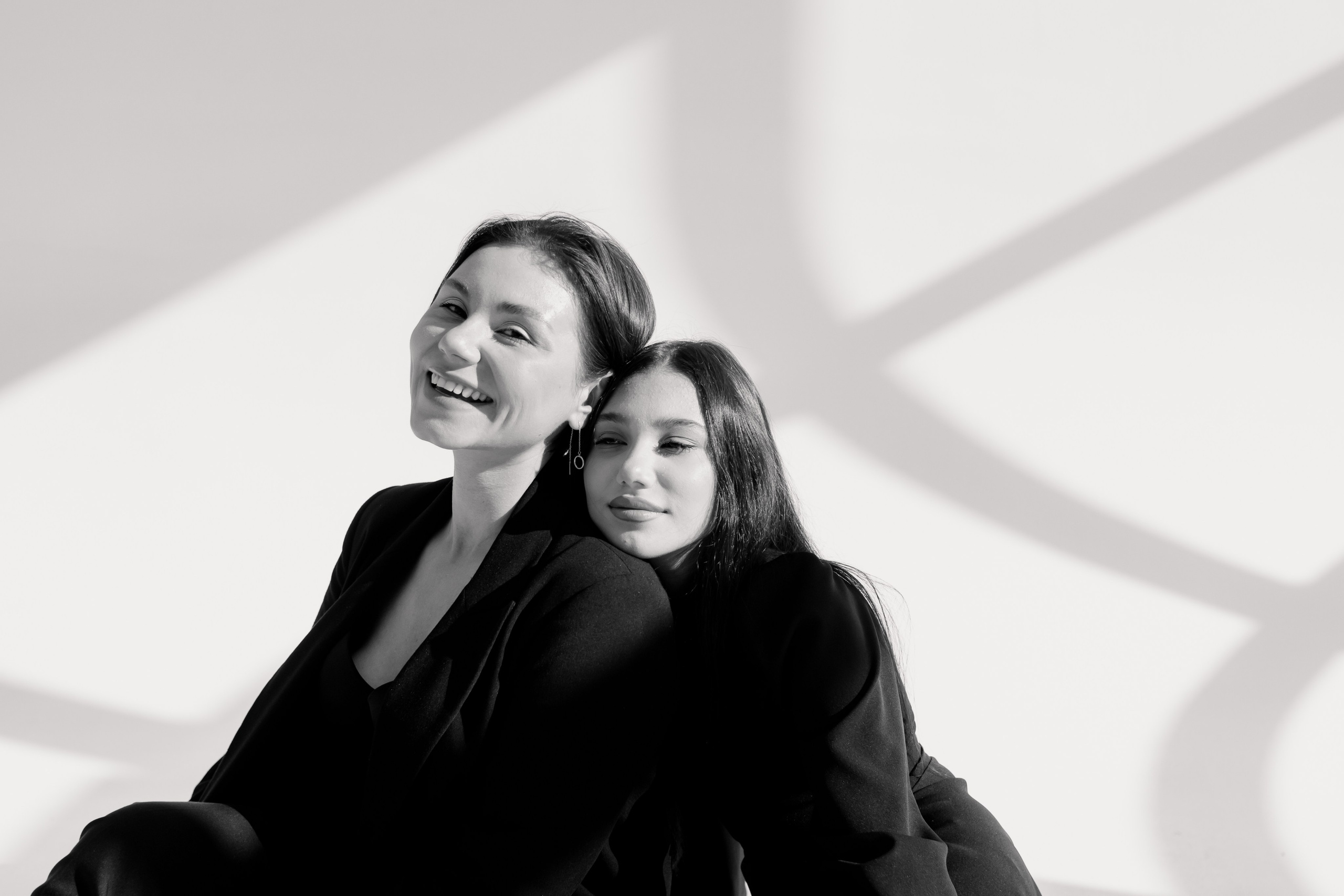 Эля и Лиза. Сёстры. Фотосессия в студии, Екатеринбург. Фотограф в Екатеринбурге Пойгина Елена