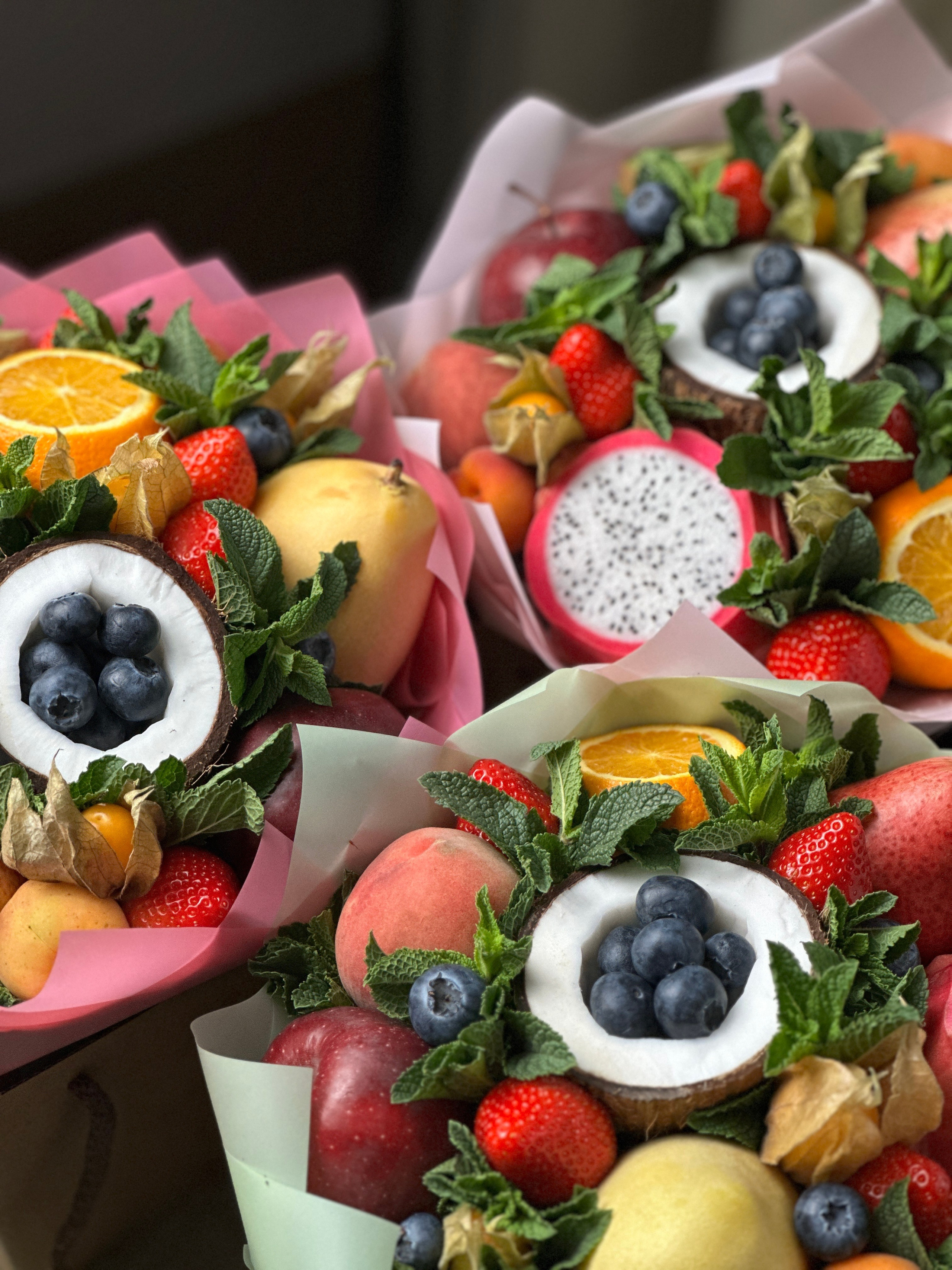 Фруктовые. Выездной кейтеринг, съедобные букеты, торты и сладости на заказ