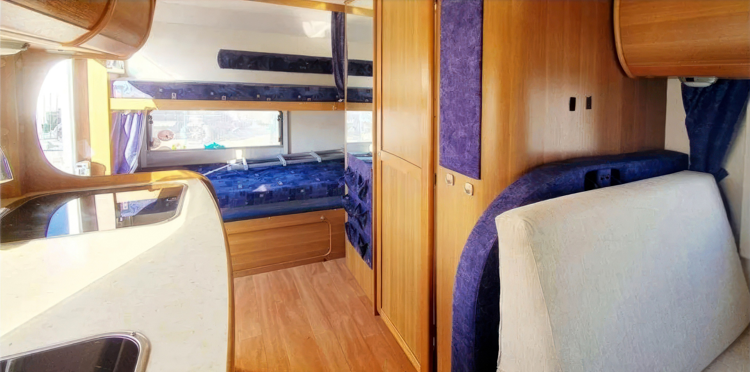 Внутреннее содержимое кемпера - автодома. Кемпердлявас — аренда Автодома для путешествий по Беларуси и за ее пределами! Путешествуйте с комфортом!