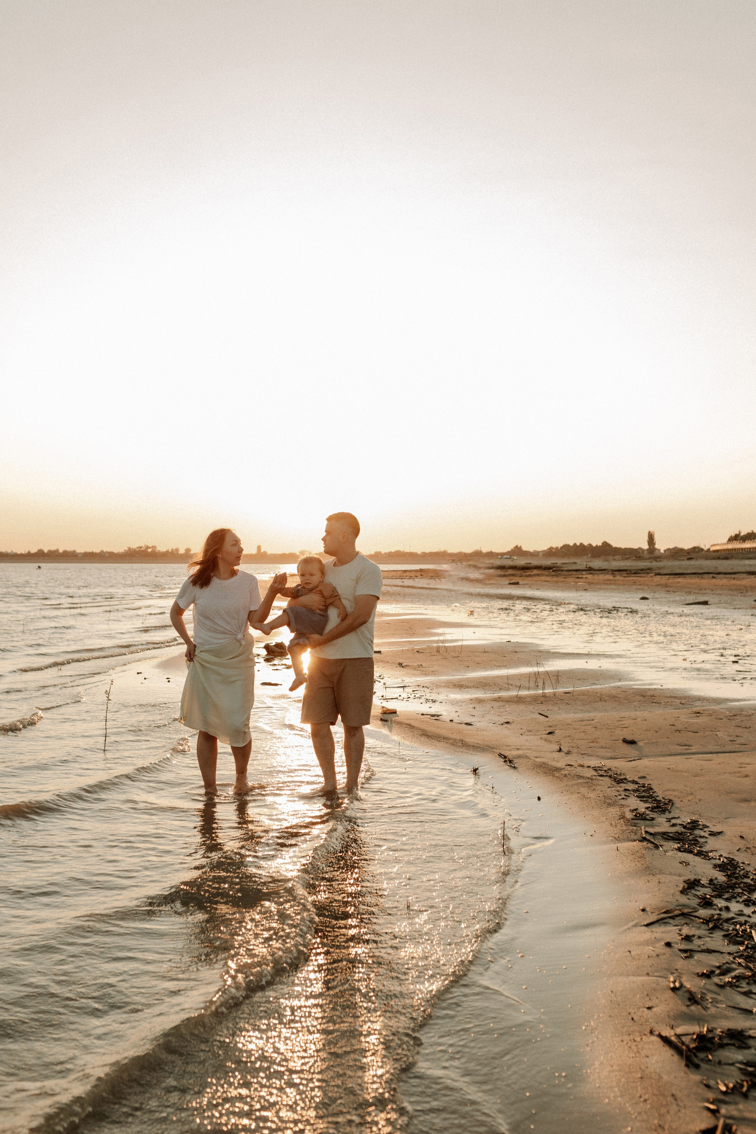 Трое у реки, не считая фотографа. Семейный фотограф в Краснодаре Яна Морева