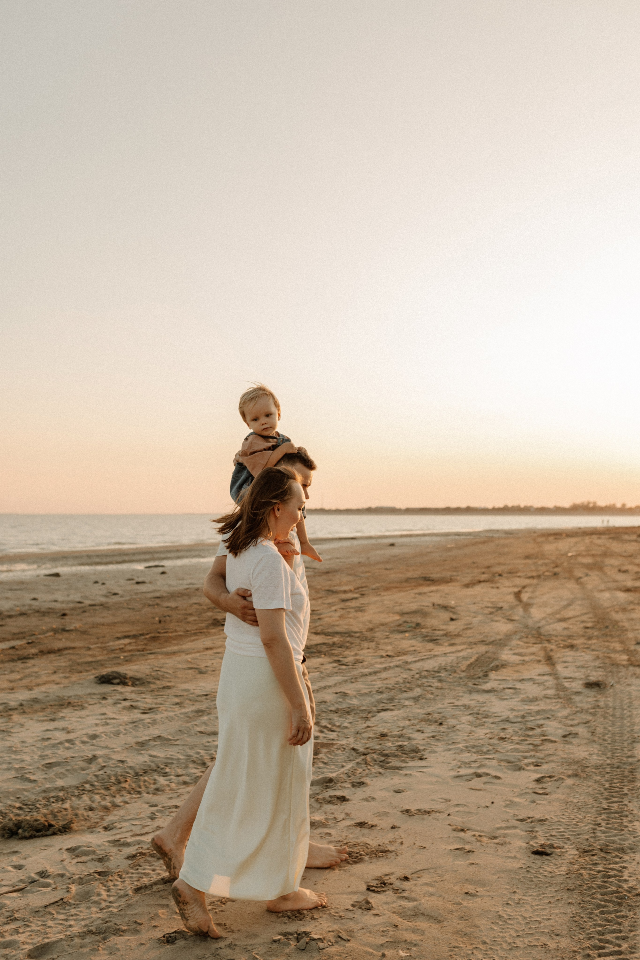 Трое у реки, не считая фотографа. Семейный фотограф в Краснодаре Яна Морева