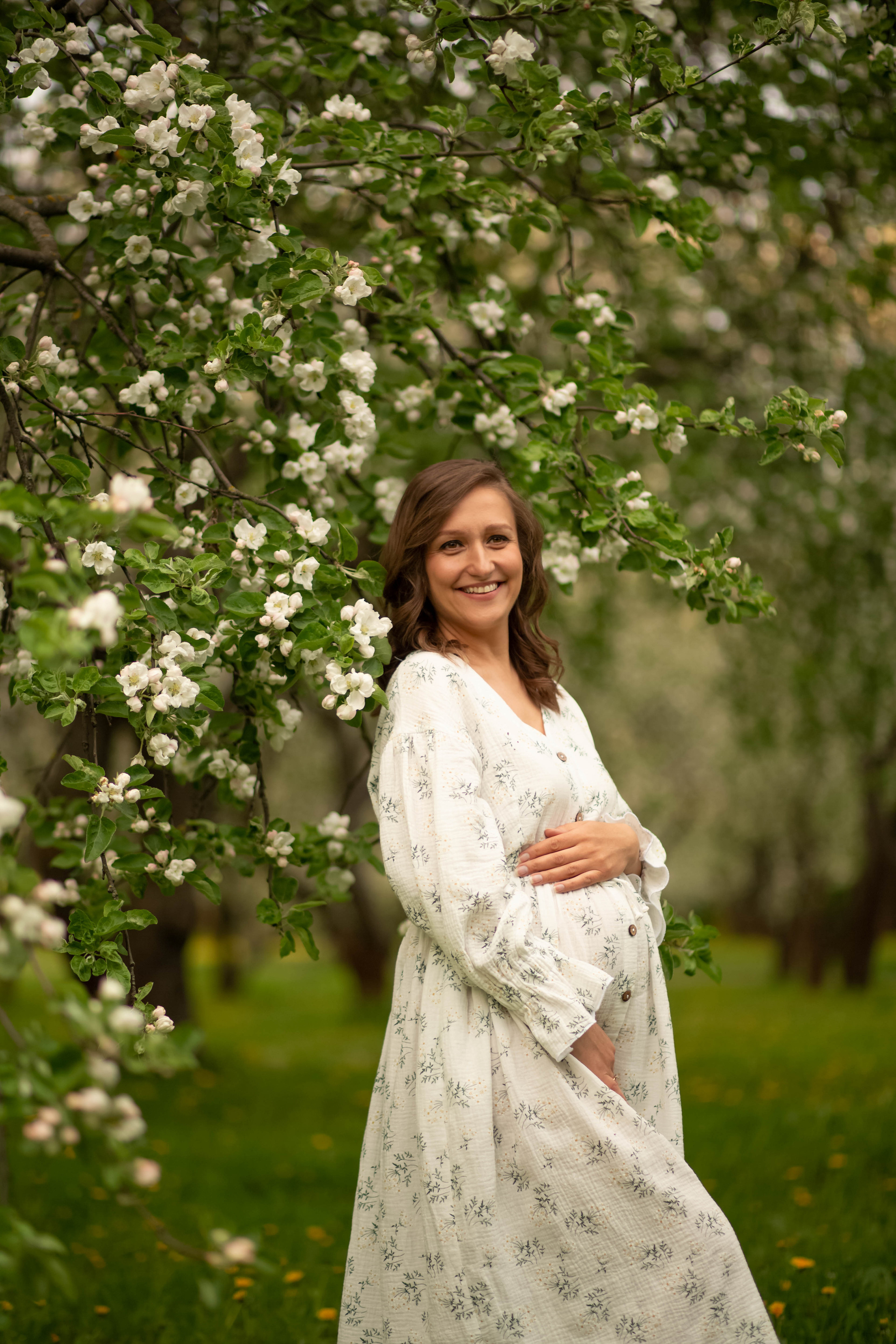Семья в яблоневом саду. Семейный и детский фотограф в Москве Юлия
