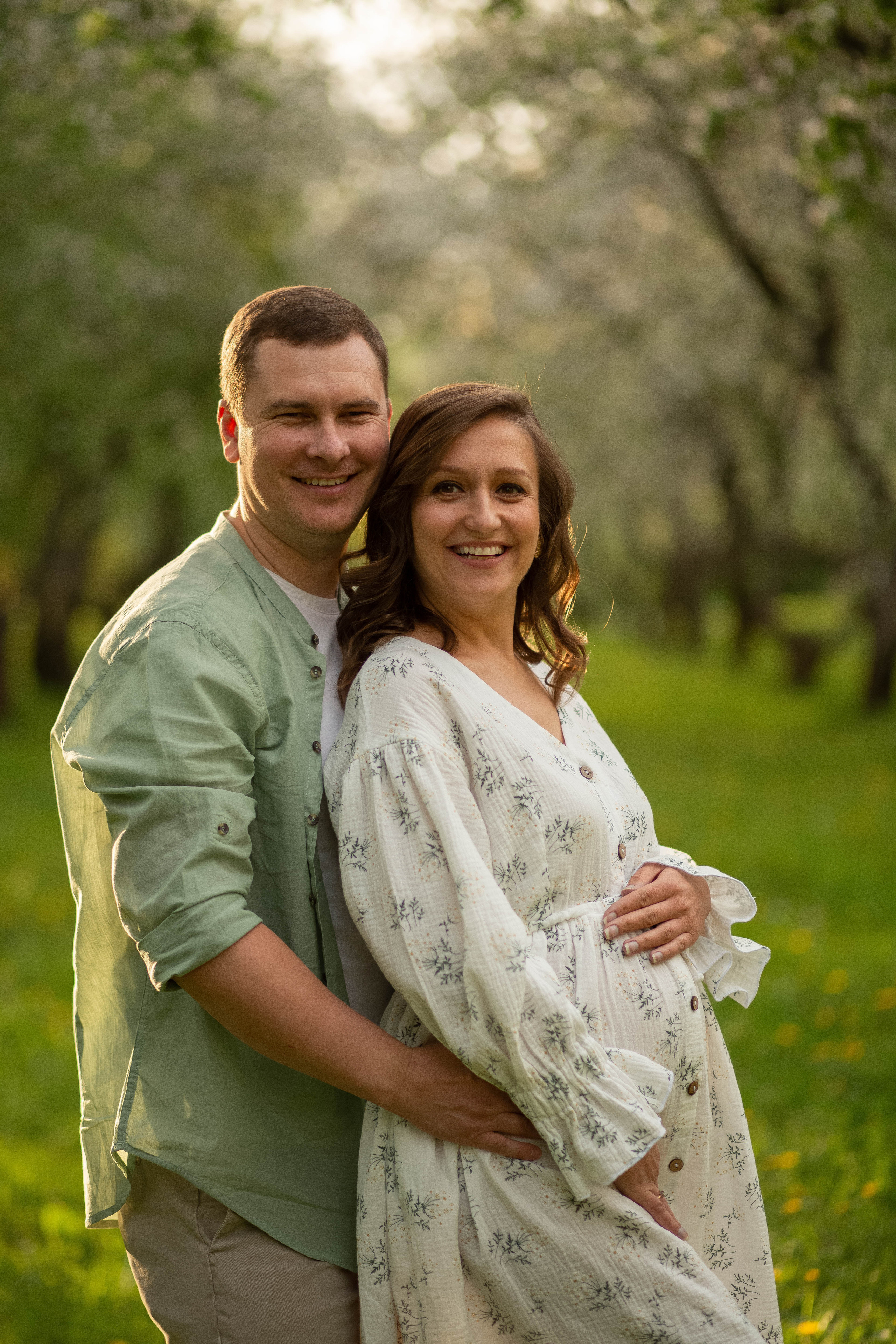 Семья в яблоневом саду. Семейный и детский фотограф в Москве Юлия