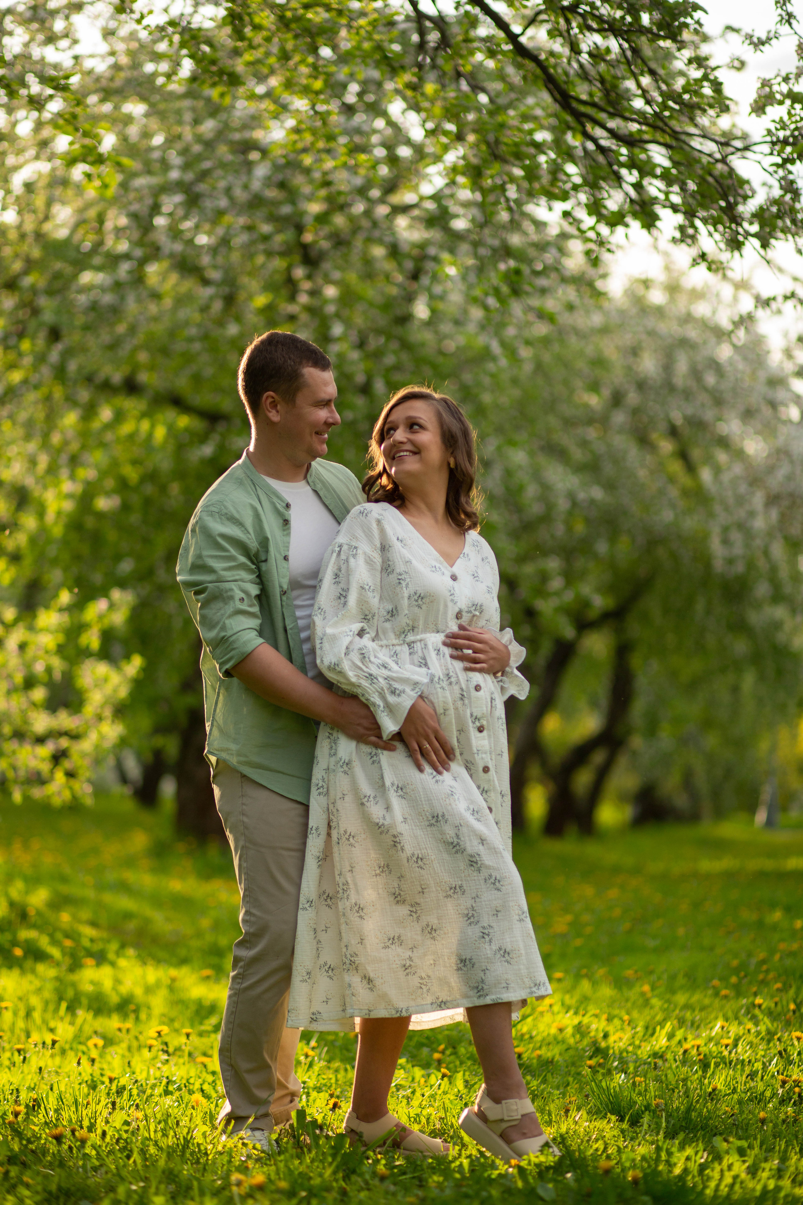 Семья в яблоневом саду. Семейный и детский фотограф в Москве Юлия