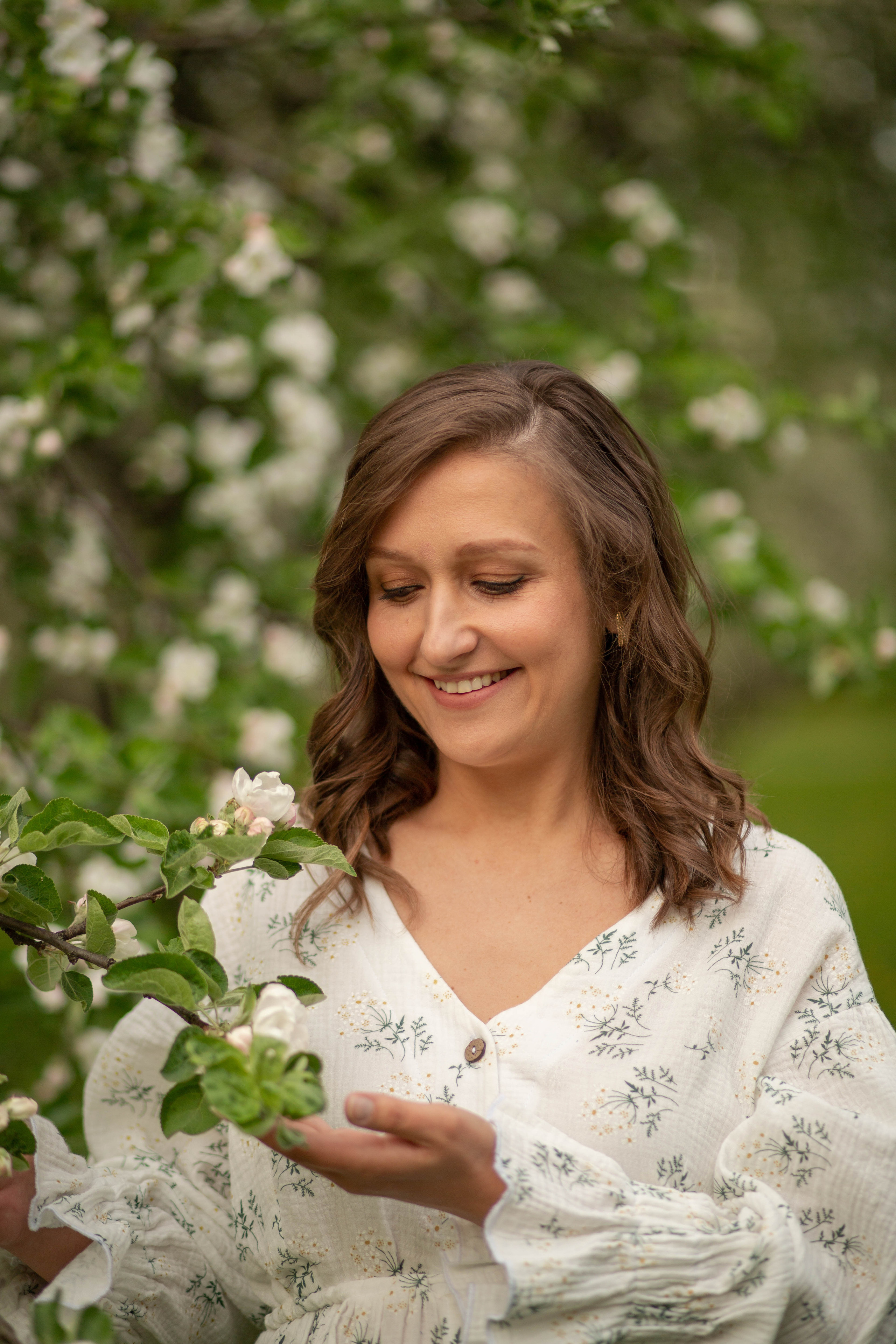 Семья в яблоневом саду. Семейный и детский фотограф в Москве Юлия