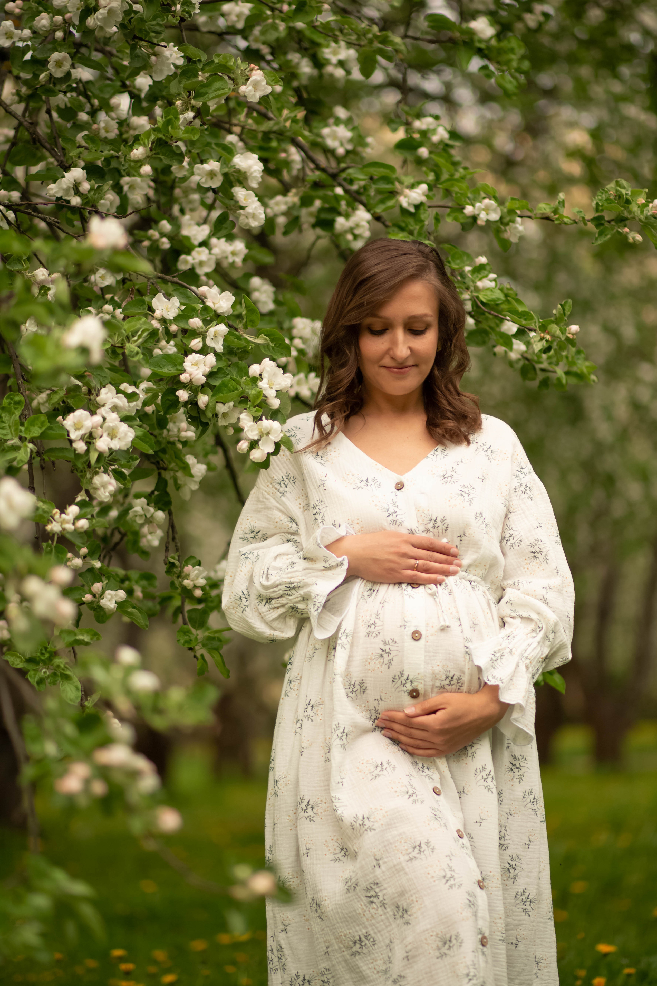 Семья в яблоневом саду. Семейный и детский фотограф в Москве Юлия
