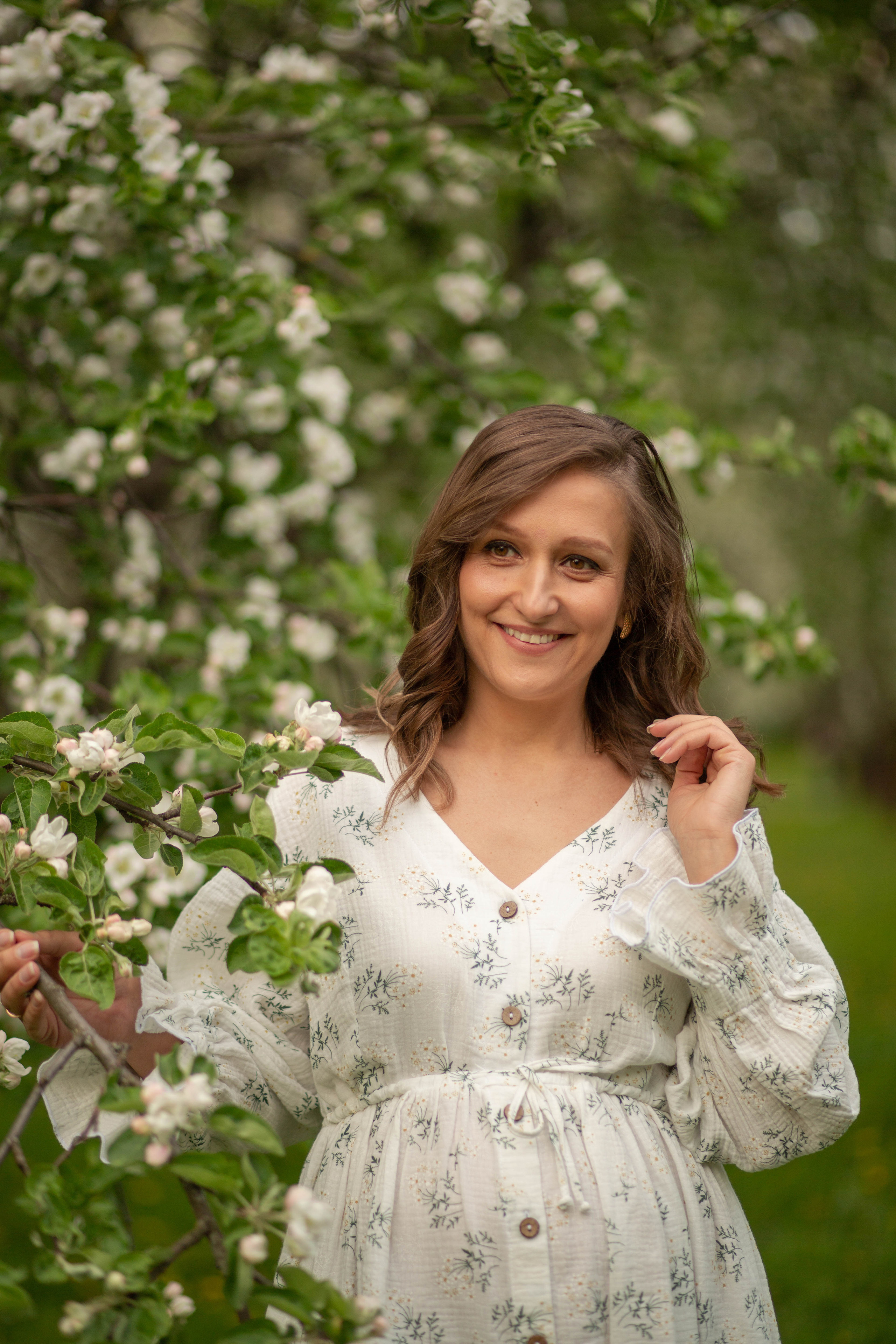 Семья в яблоневом саду. Семейный и детский фотограф в Москве Юлия