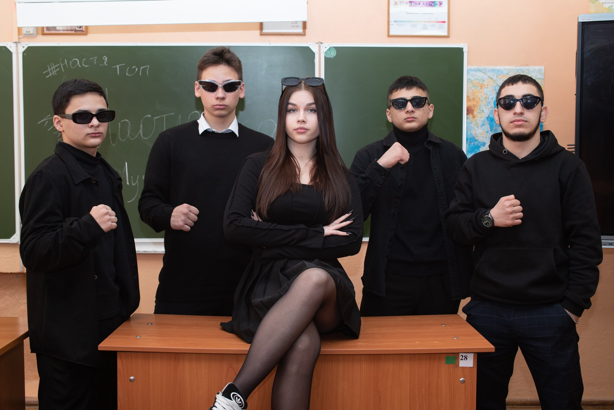 Старшая школа. Школьный фотограф, Новосибирск. Выпускные альбомы для школьников и детских садов, общие фото и «классные истории» для невыпускных классов