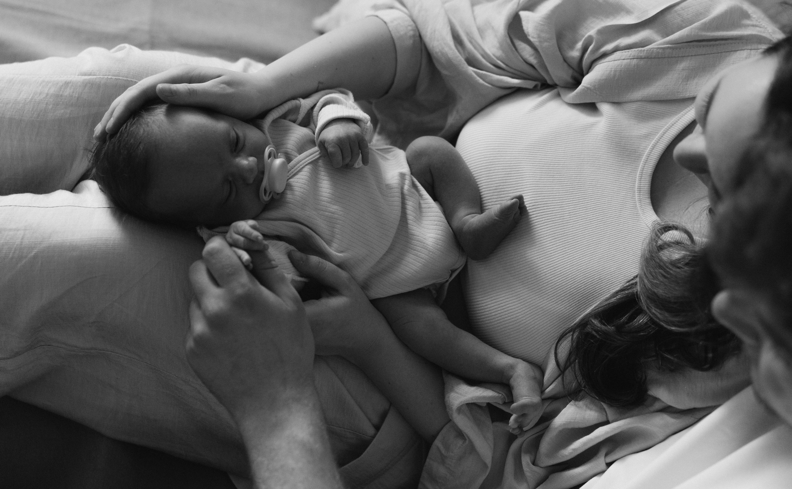 Тимофей в кругу семьи. Семейный, ньюборн фотограф, фотограф на роды в Москве, Виктория Тюльдюкова