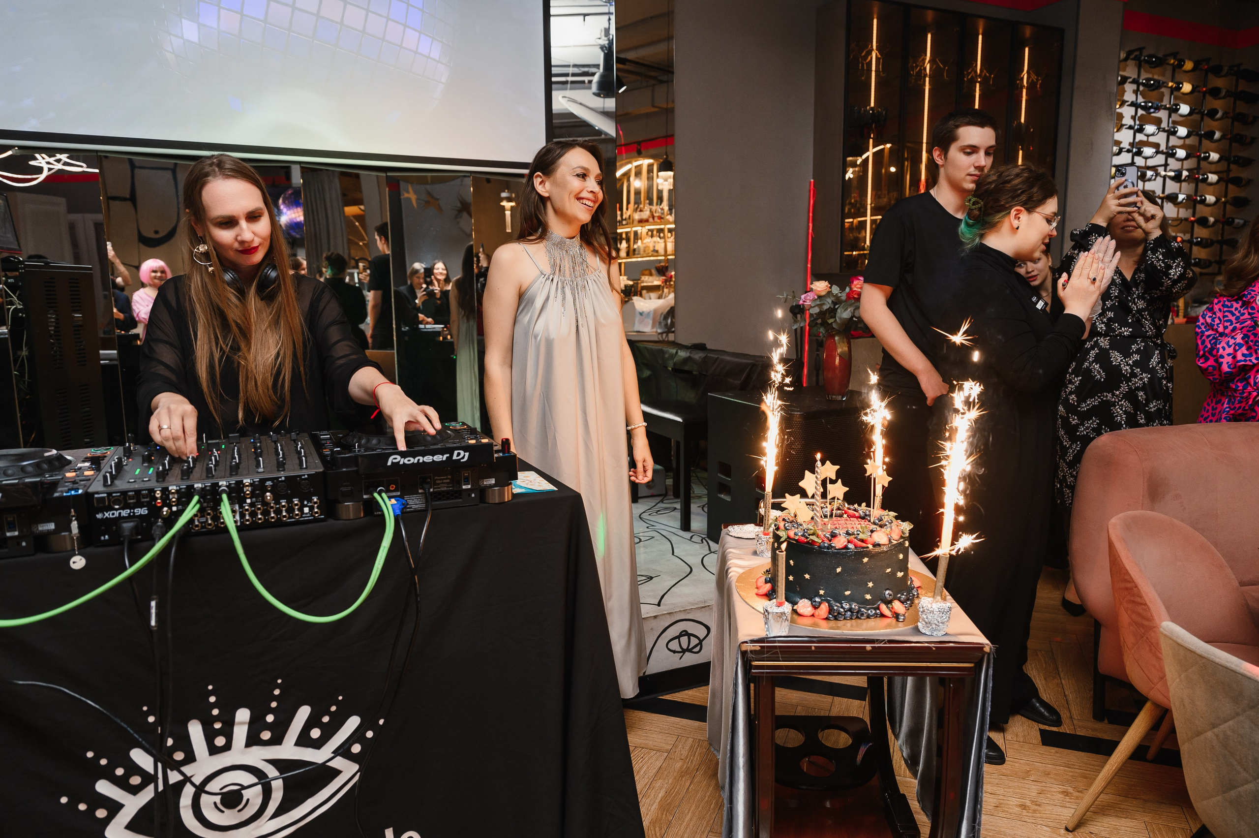 День рождения в формате выступления. Wedding and family photographer USA