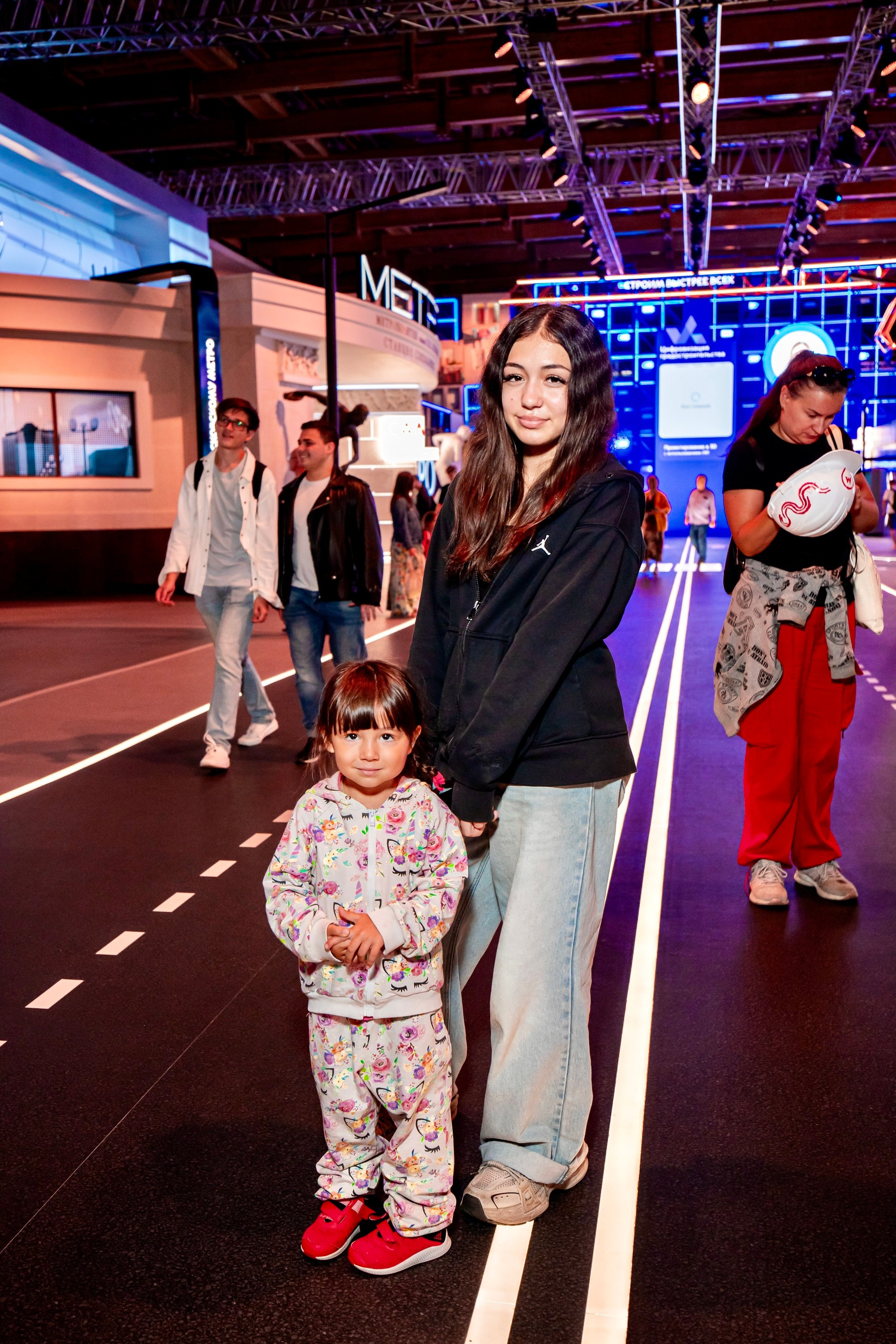 Москва 2030. Репортажный и fashion фотограф в Москве Сергей Бардин