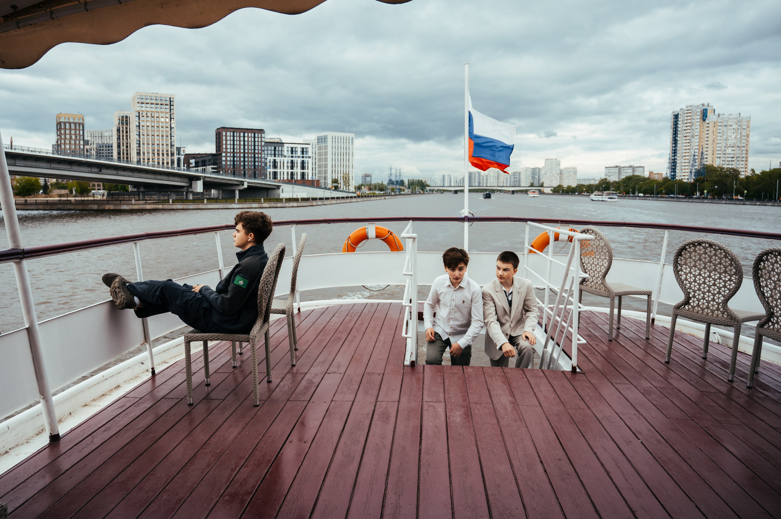 Последний звонок. Анастасия Петрович фотограф, фотокорреспондент в Москве и Санкт-Петербурге. Фотосъёмка репортажа, мероприятия, корпоративная съёмка, контент