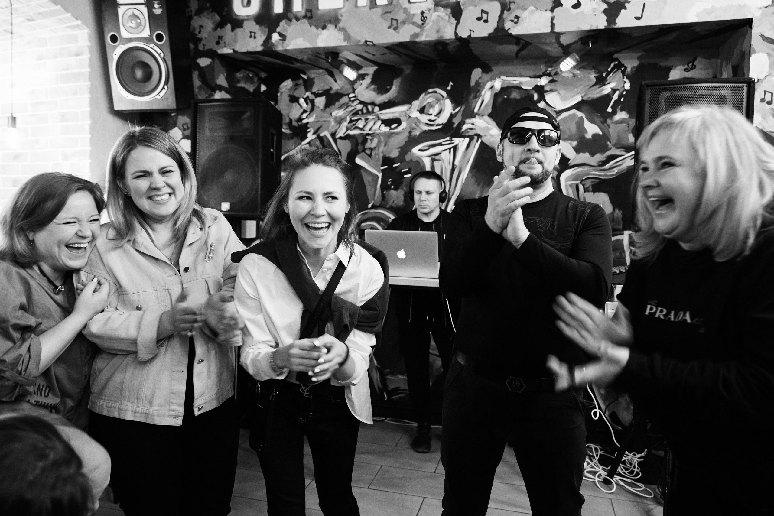 Импровизация у Палыча. Фоторепортаж без цвета. Только эмоции. КонТайм: профессиональная съемка для организаций