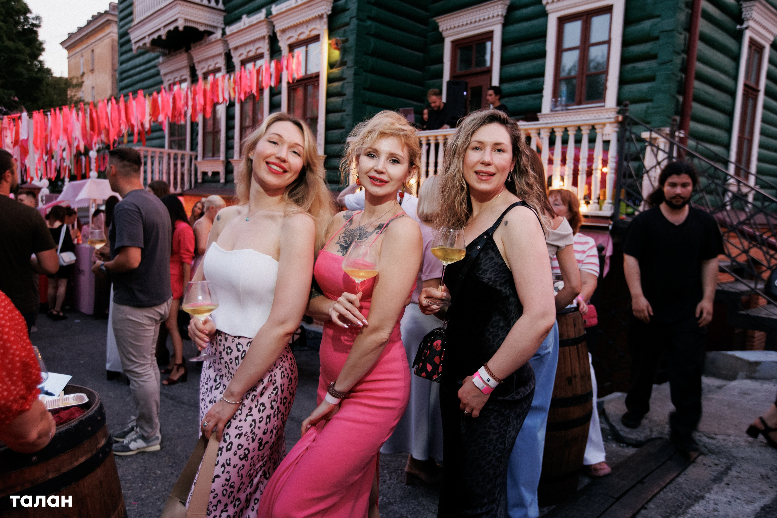 ВИНОТЕКА [бар+магаз] — BIRTHDAY PARTY. СВОИ. ФОТООТЧЕТЫ-СОБЫТИЯ-МЕСТА