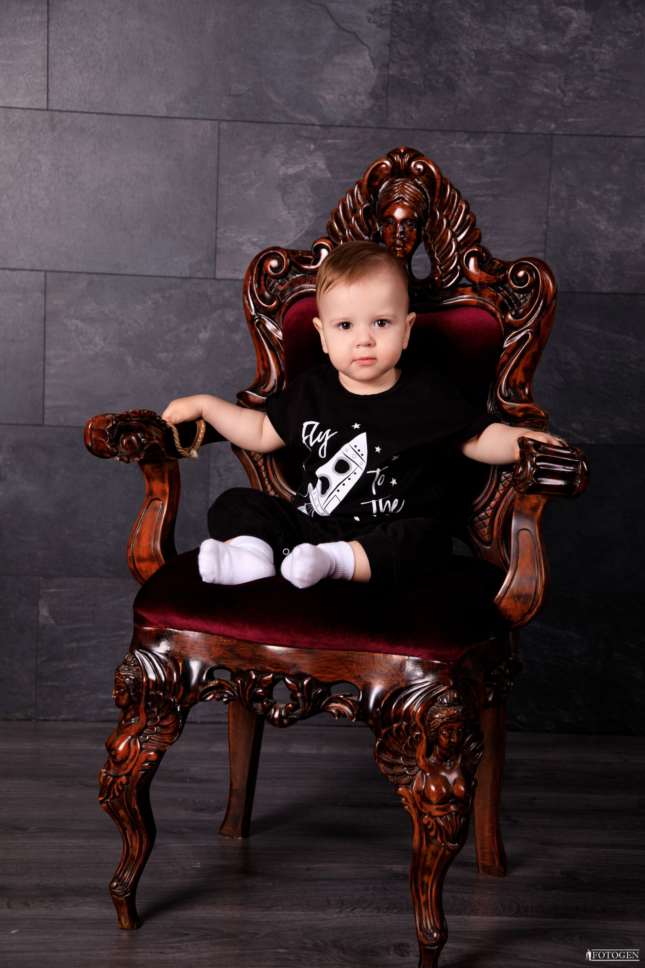 Семейная фотосессия: мама, папа и малыш | Портфолио Fotogen. Интерьерная фотостудия FOTOGEN г. Краснодар