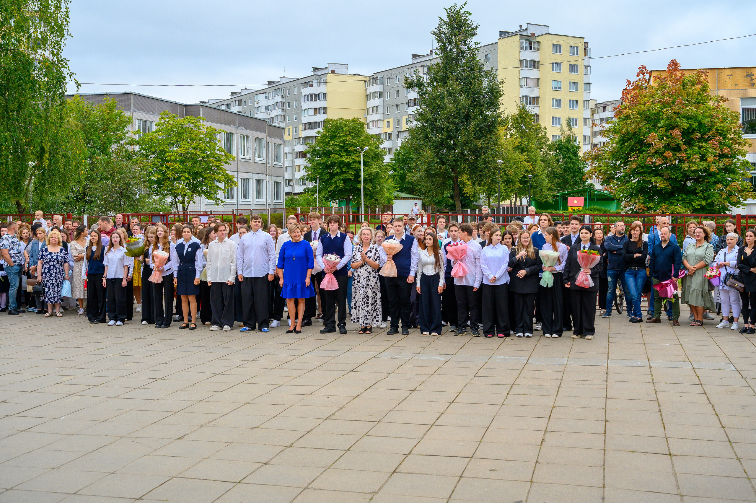 Вот звучит первый звонок, перед этим долгое приготовление к новому этапу в жизни, Яромир идет в школу. Фотоуслуги, услуги фотографа, фотографирование важных событий