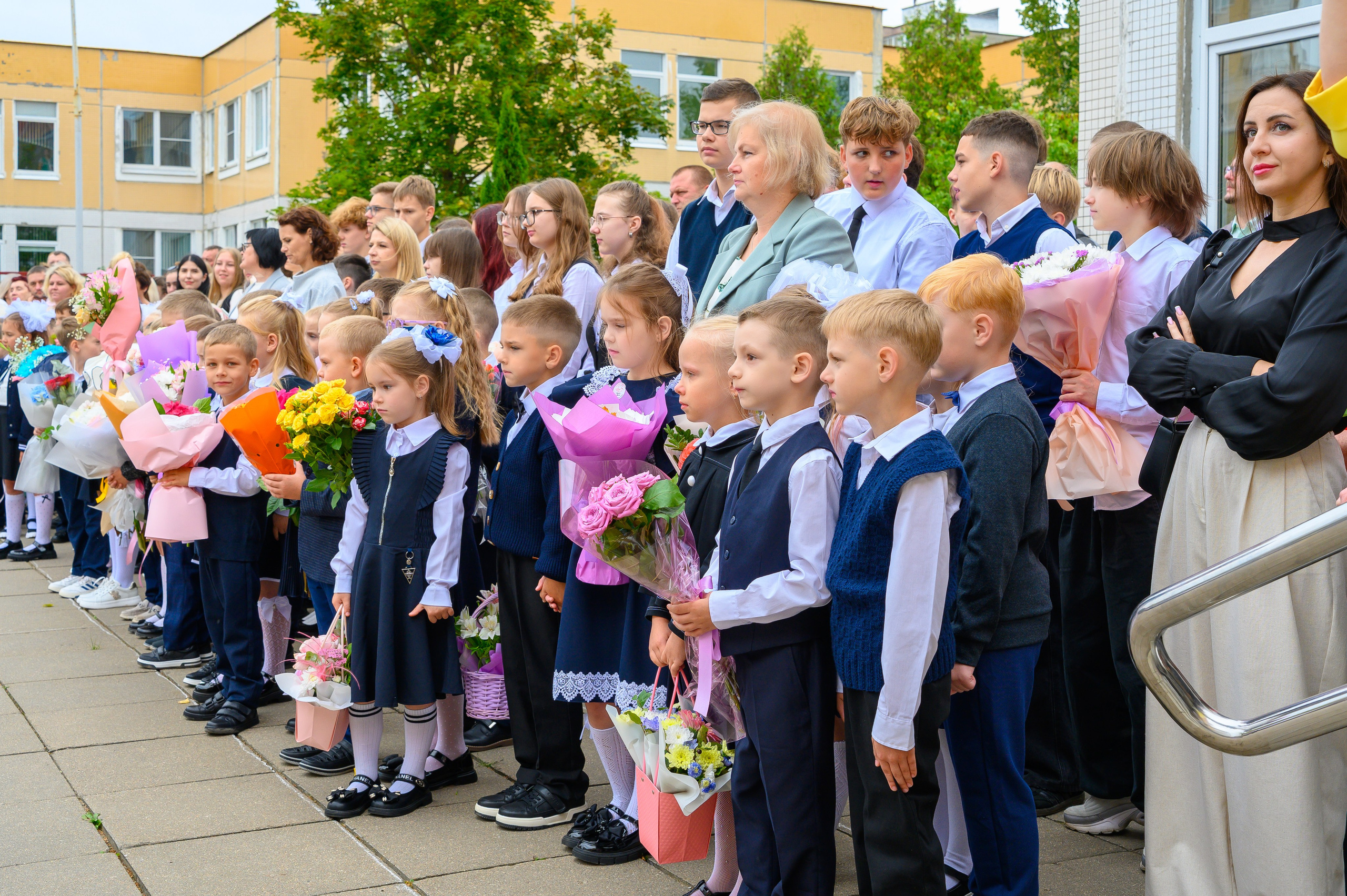 Вот звучит первый звонок, перед этим долгое приготовление к новому этапу в жизни, Яромир идет в школу. Фотоуслуги, услуги фотографа, фотографирование важных событий
