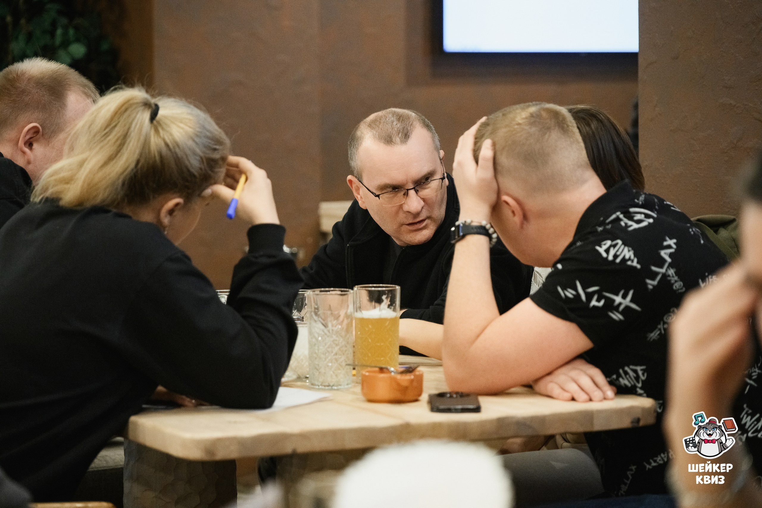 Фотосъемка квиза в кафе в Петропавловске-Камчатском. Репортажная фотосъемка интеллектуальной игры в кафе Петропавловска-Камчатского. Заказать фотосъемку квиза в кафе в Петропавловске-Камчатском.