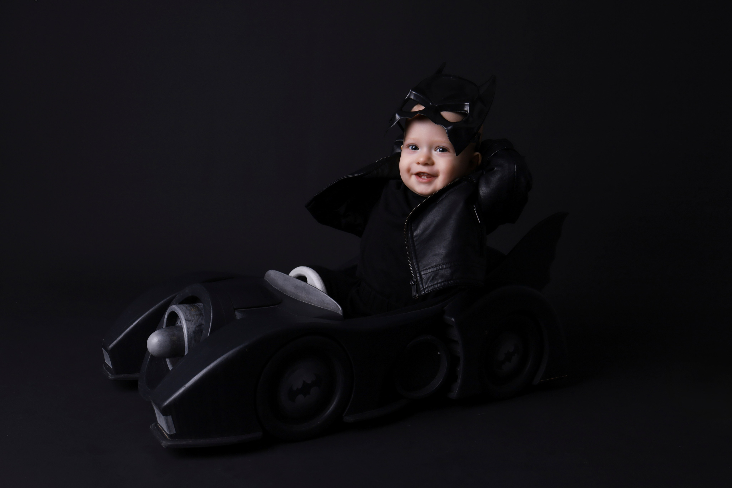 Бэтмобиль. Фотограф новорожденных и детский фотограф в Новосибирске