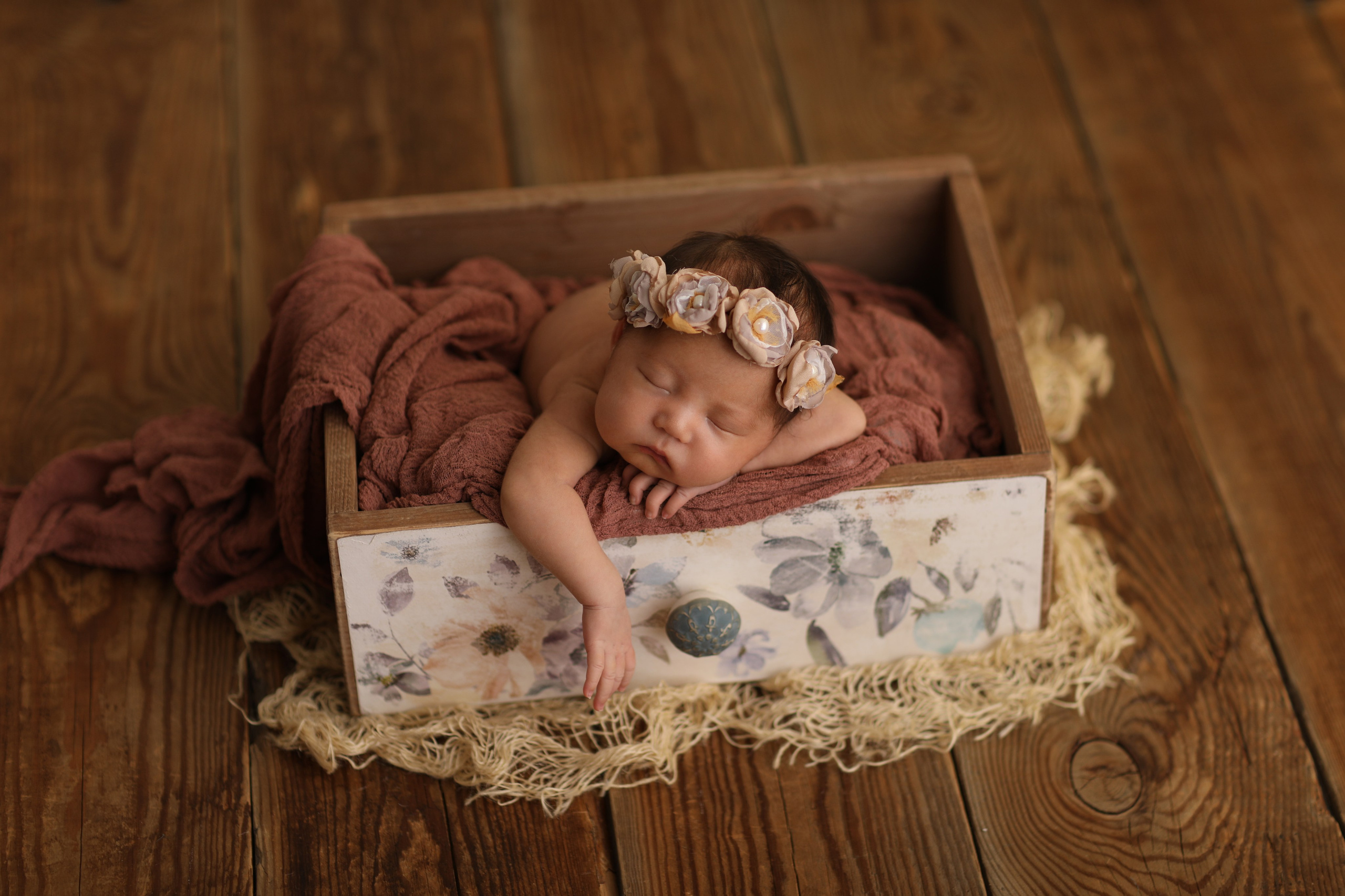 PH @anna_molodykh_newborn.almaty. Retoucher Aleksmokh