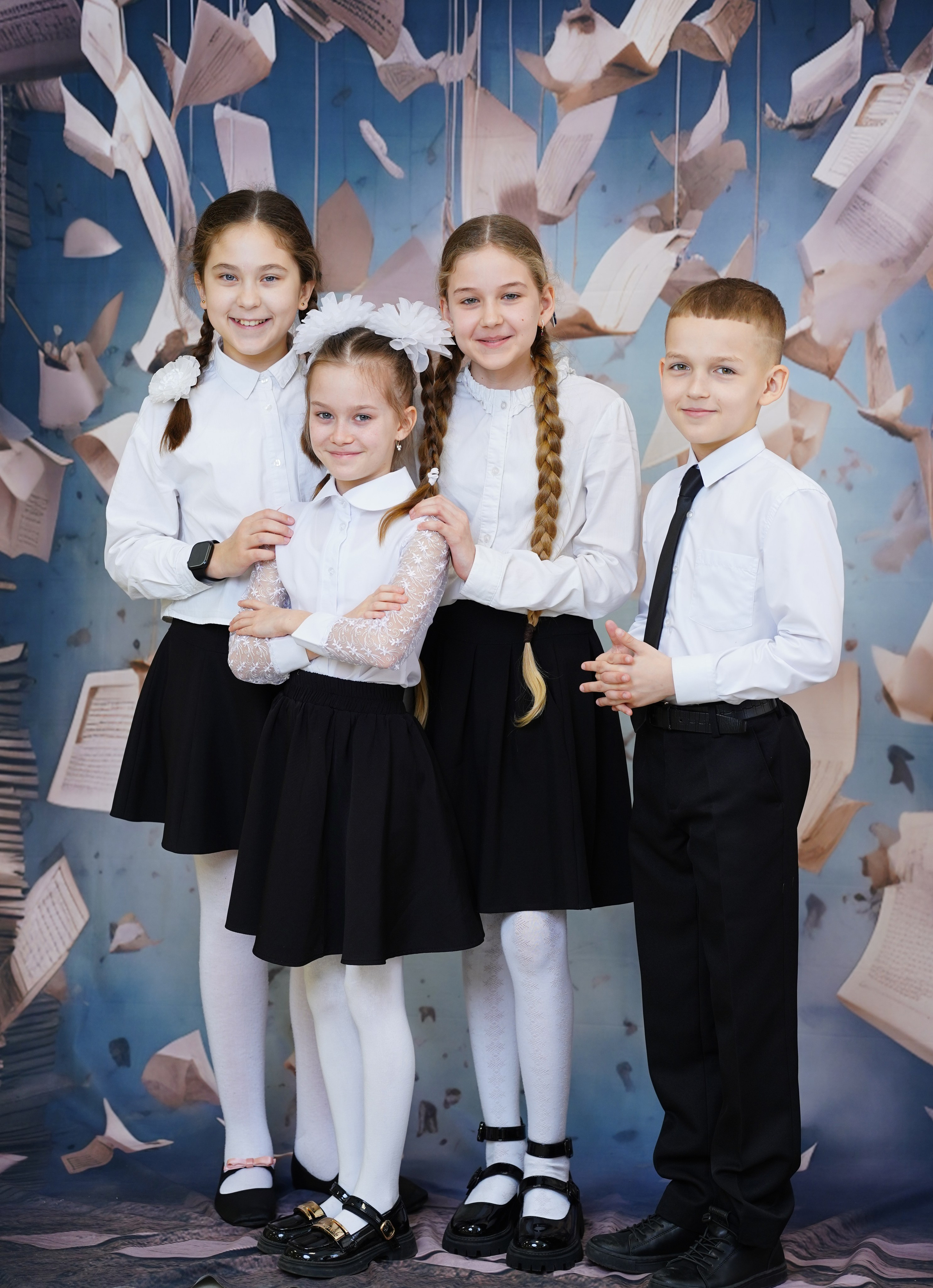 Фото с другом. MEMENTO.Выпускные альбомы, школьные, юбилейные и другие книги. Ростов-на-Дону