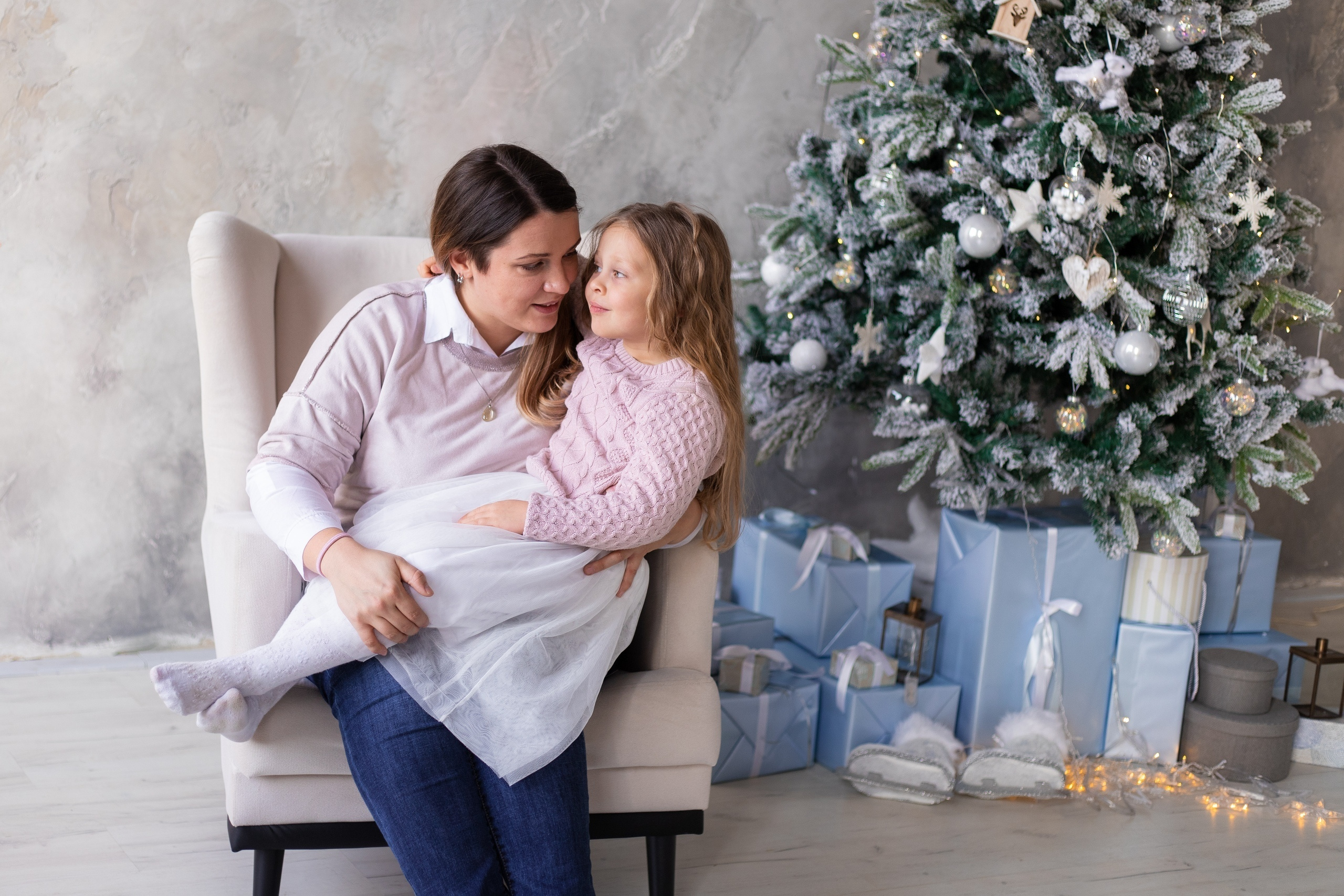 Студийная фотосессия матери с дочкой. Екатерина Новикова — семейный и свадебный фотограф. Москва, МО