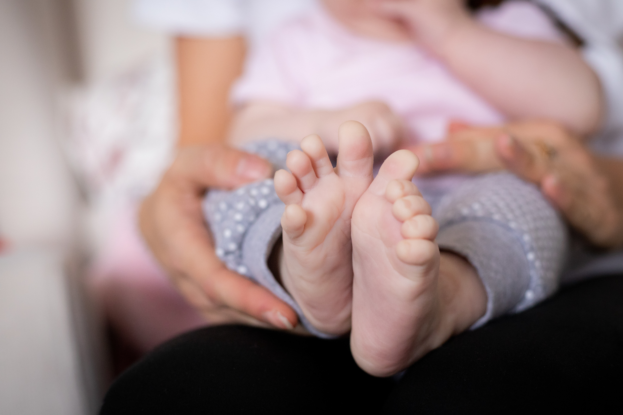 Нежная фотосессия мамы и новорожденной дочки. Екатерина Новикова — семейный и свадебный фотограф. Москва, МО