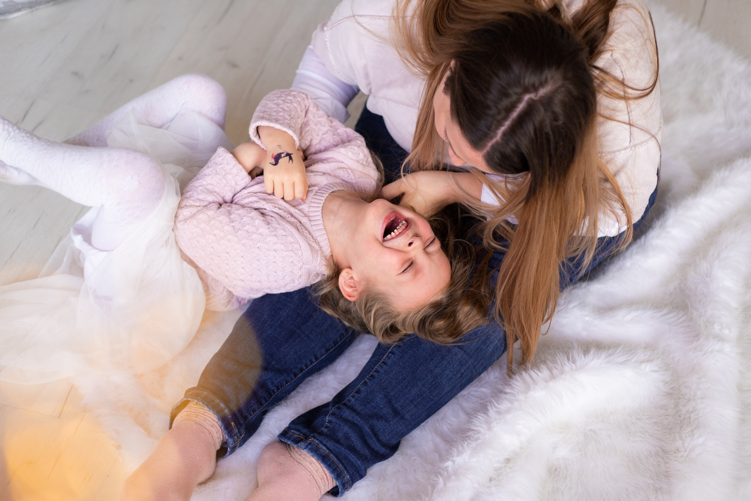 Студийная фотосессия матери с дочкой. Екатерина Новикова — семейный и свадебный фотограф. Москва, МО