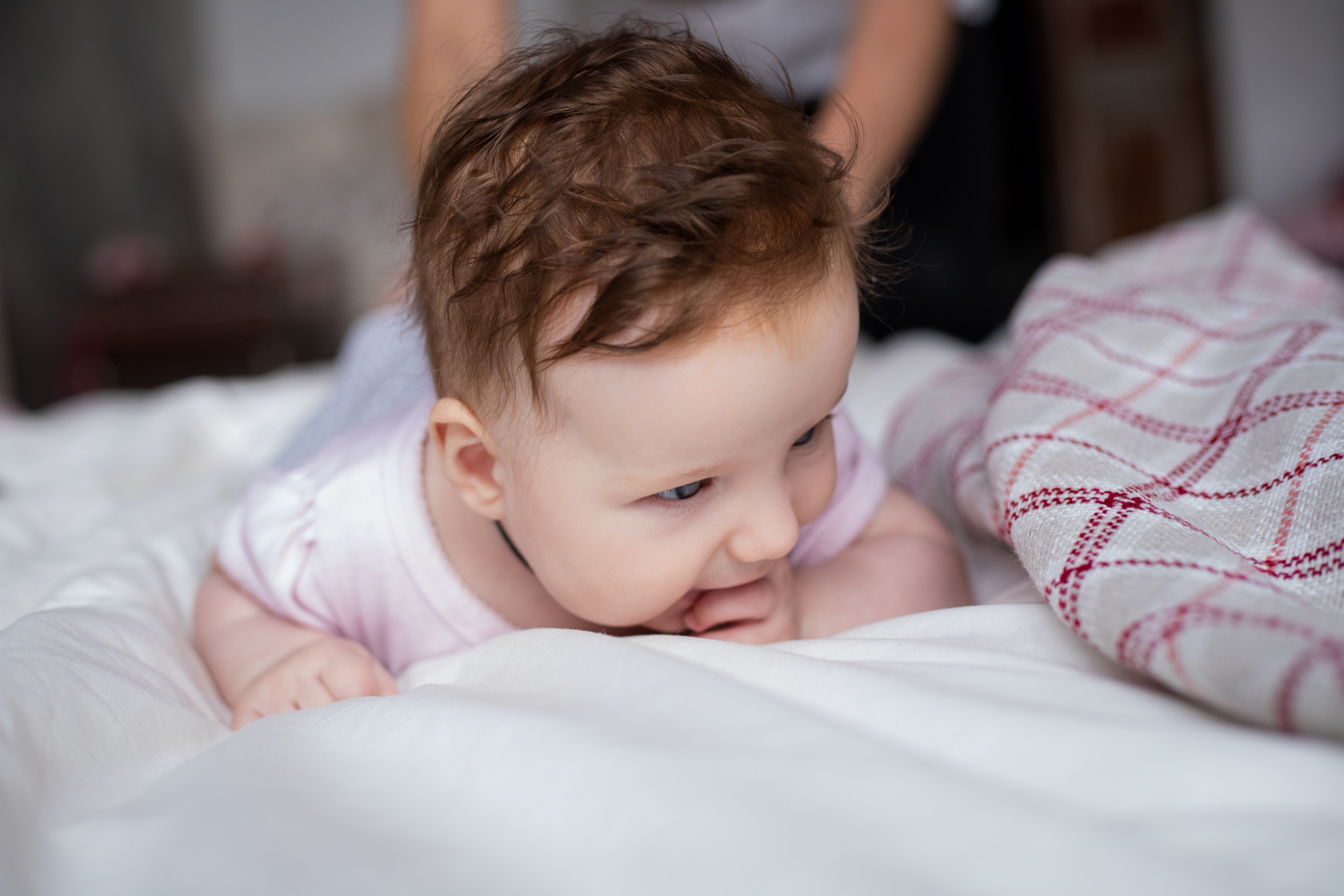 Нежная фотосессия мамы и новорожденной дочки. Екатерина Новикова — семейный и свадебный фотограф. Москва, МО