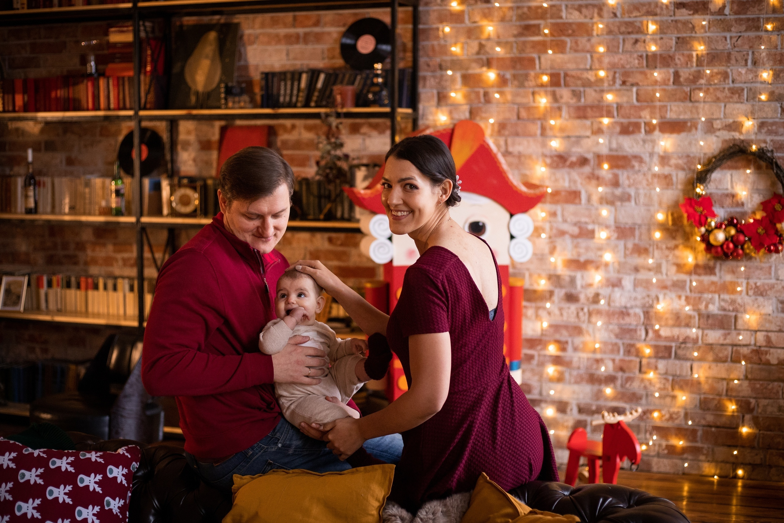 Новогодняя семейная фотосессия с новорожденным. Екатерина Новикова — семейный и свадебный фотограф. Москва, Московская