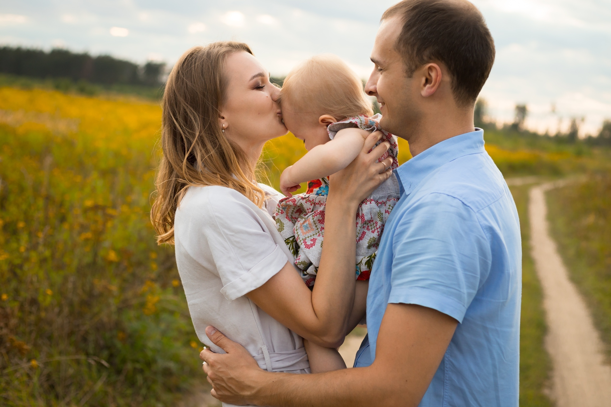Семейная фотосессия в поле. Екатерина Новикова — семейный и свадебный фотограф. Москва, Московская