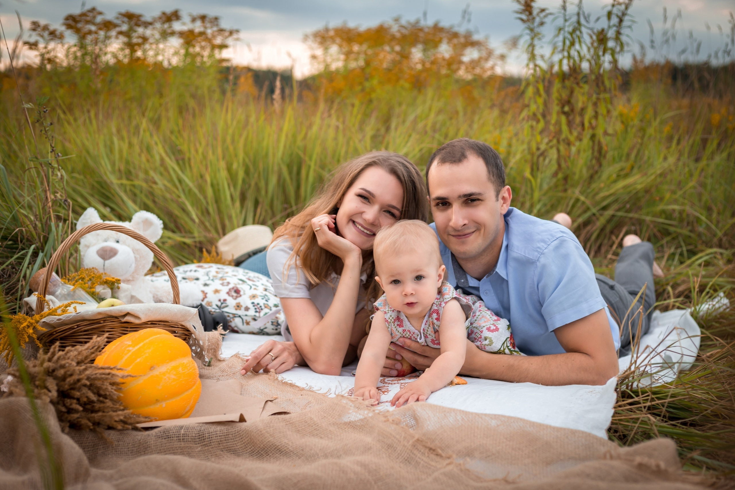 Семейная фотосессия в поле. Екатерина Новикова — семейный и свадебный фотограф. Москва, Московская