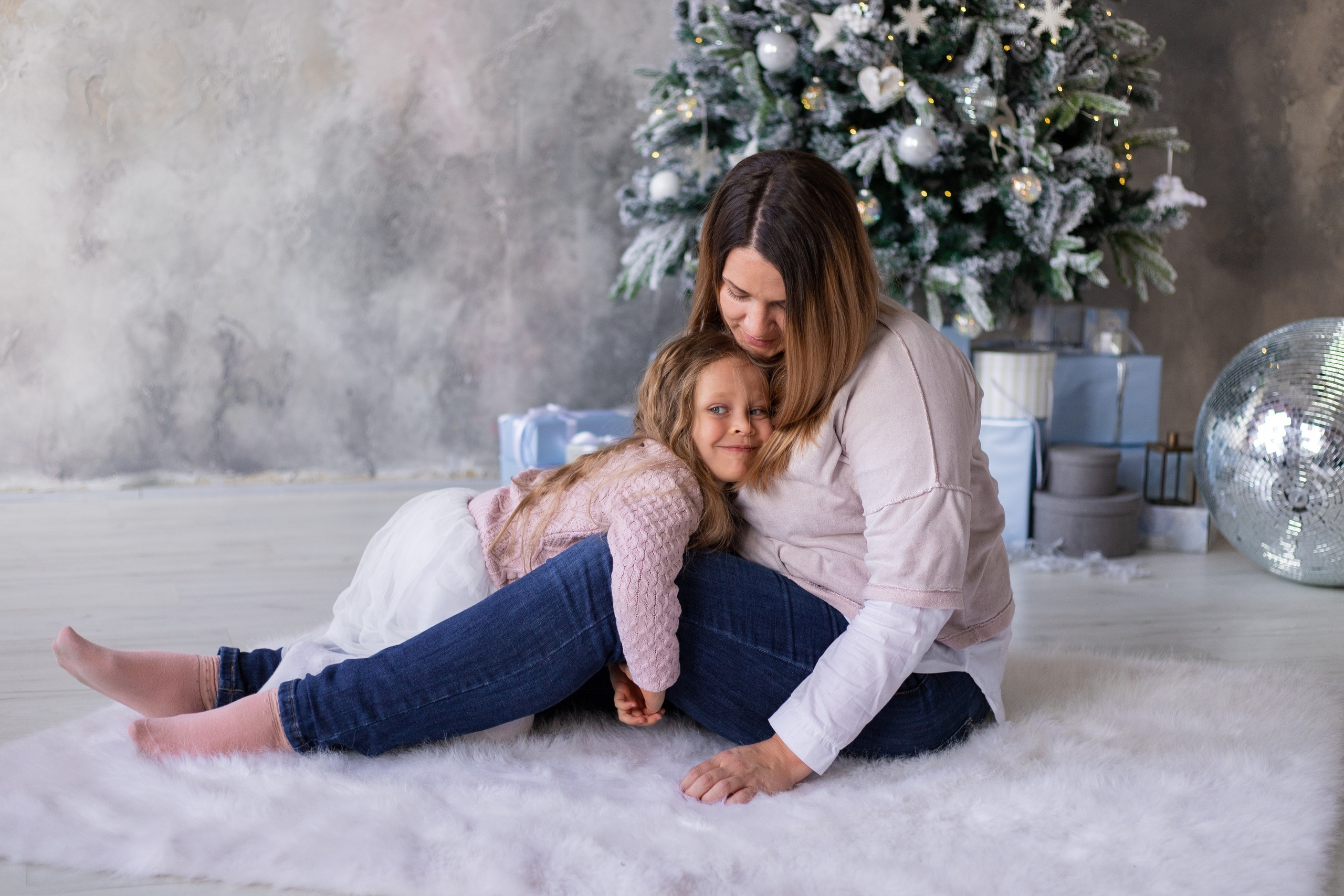 Студийная фотосессия матери с дочкой. Екатерина Новикова — семейный и свадебный фотограф. Москва, МО