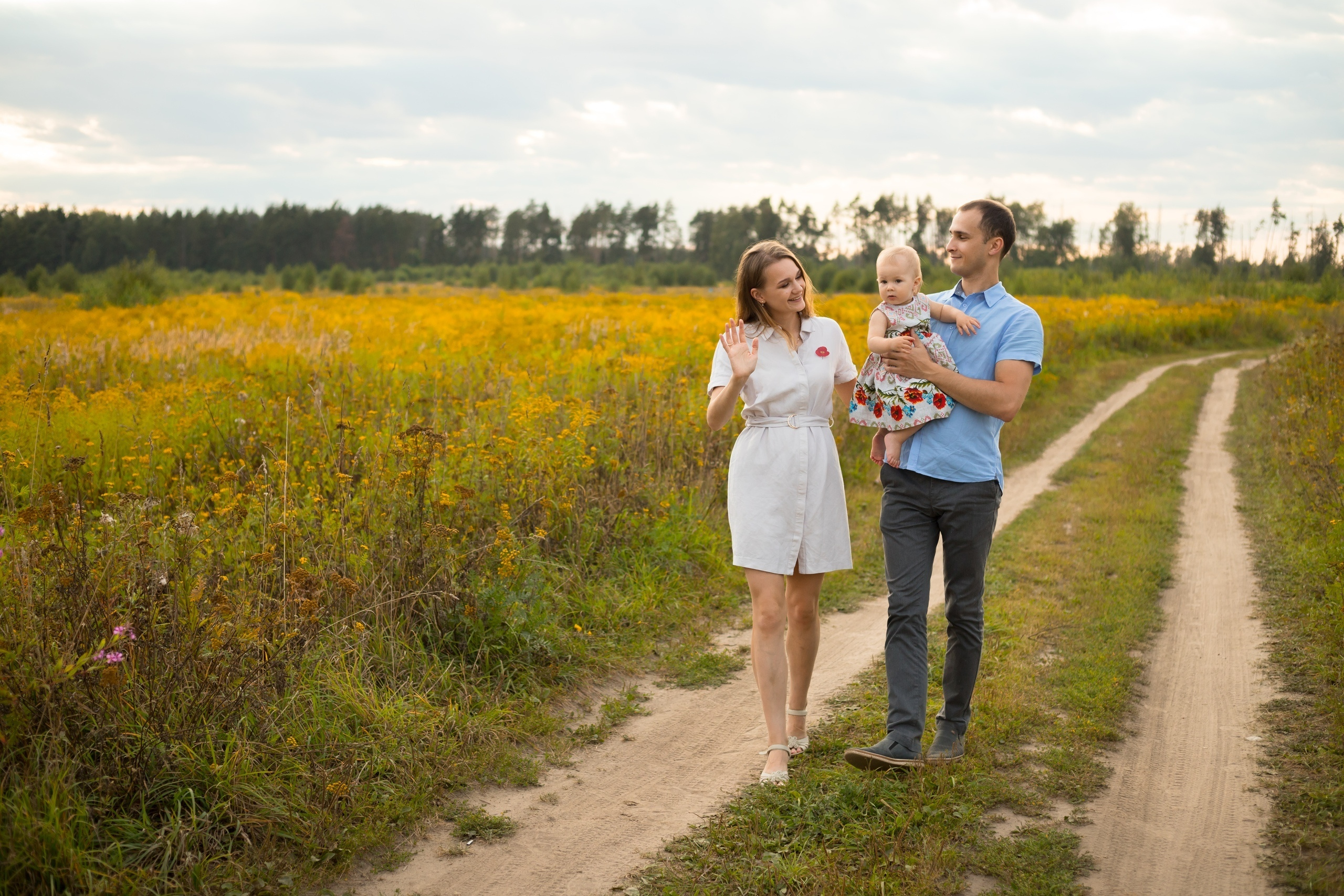 Семейная фотосессия в поле. Екатерина Новикова — семейный и свадебный фотограф. Москва, Московская