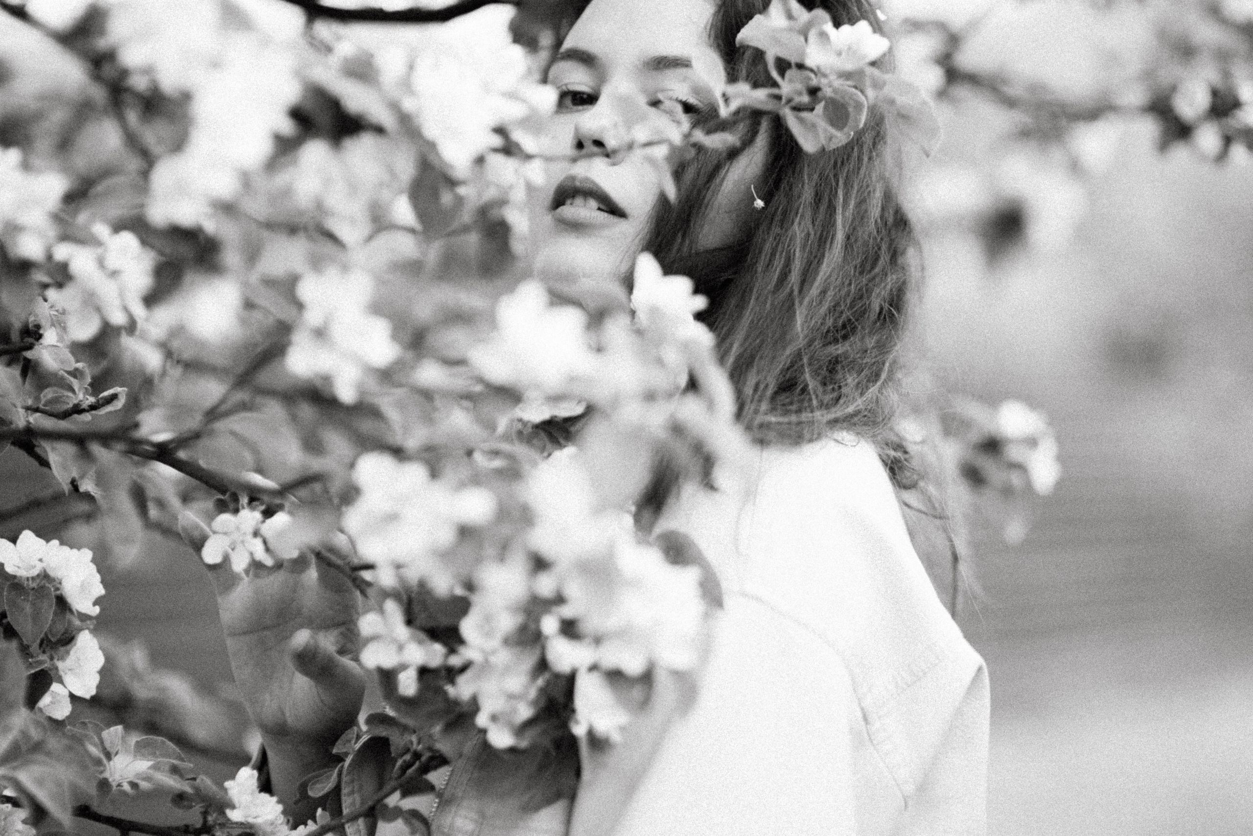 Девушка в цветах вишни. Свадебный и репортажный фотограф в Ярославле и Санкт-Петербурге Роман Микрюков