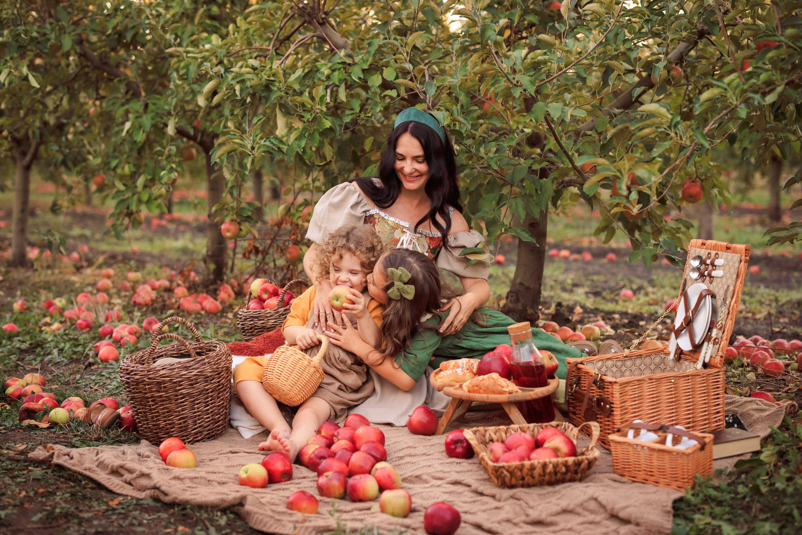 Семейная фотосессия в Яблоневом саду. Семейный и детский фотограф в Краснодаре Анна Трашкова
