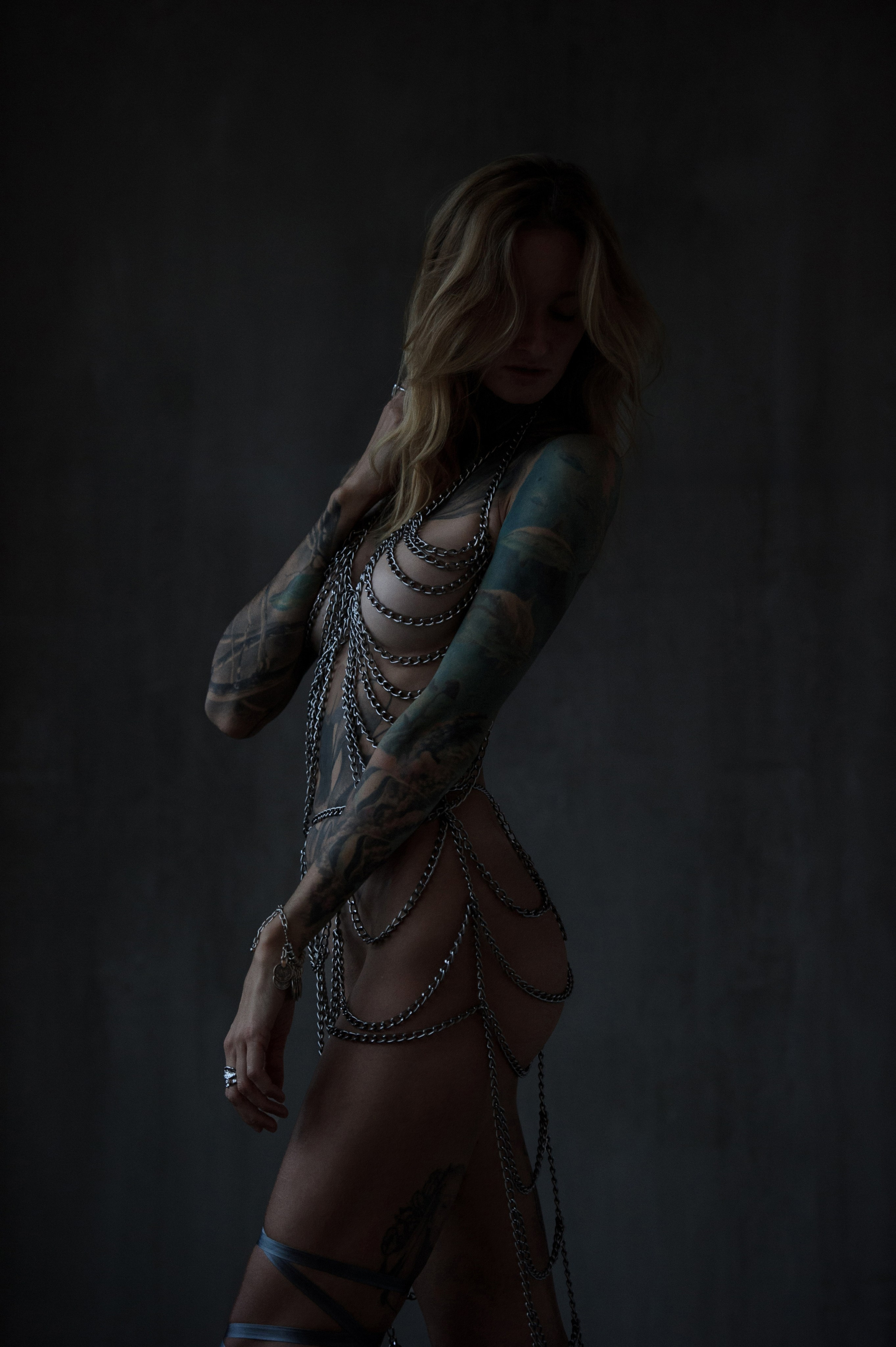 Фотосессия в стиле минимализм. Александр Mr.Brass — фотографирую женский портрет в Москве