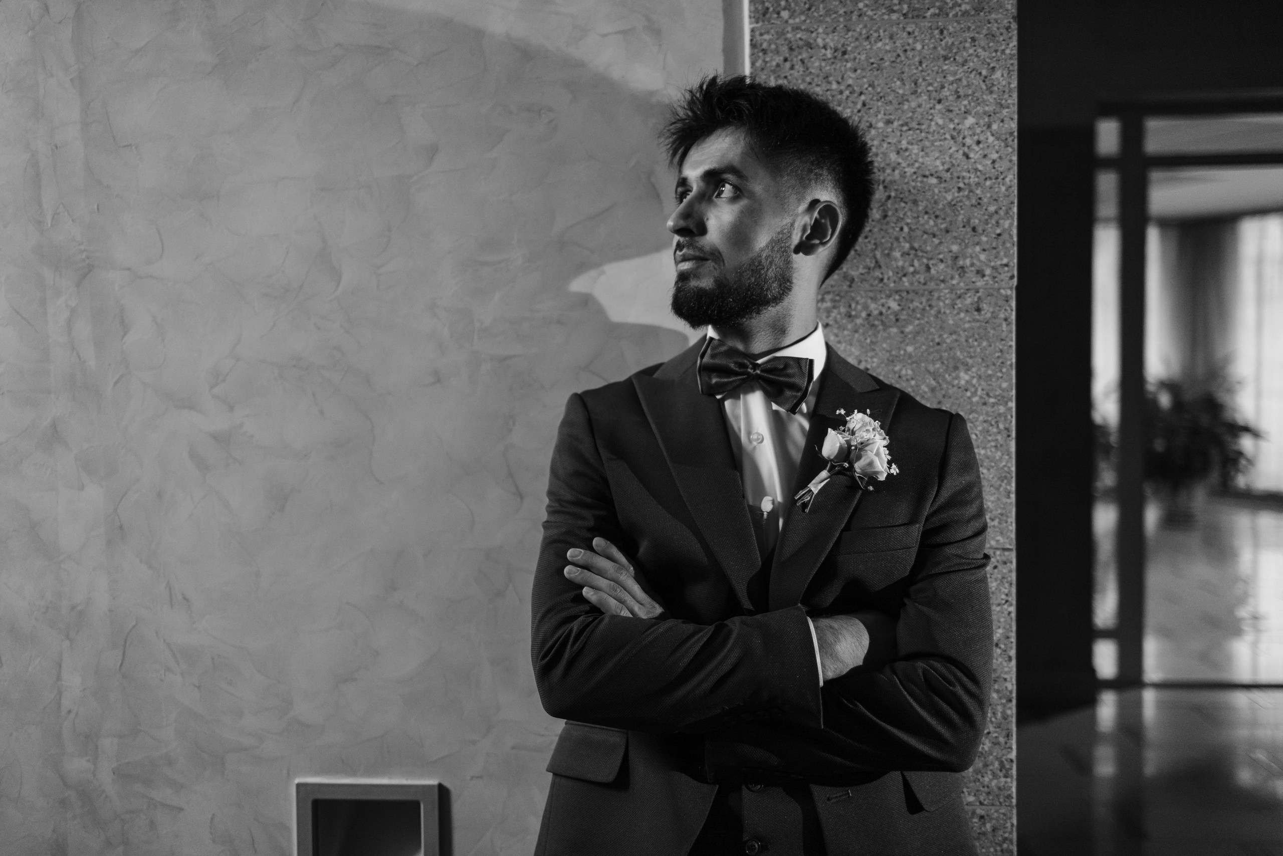 Стильный жених в костюме от лучшего ателье Красноярска, подготовка к свадьбе