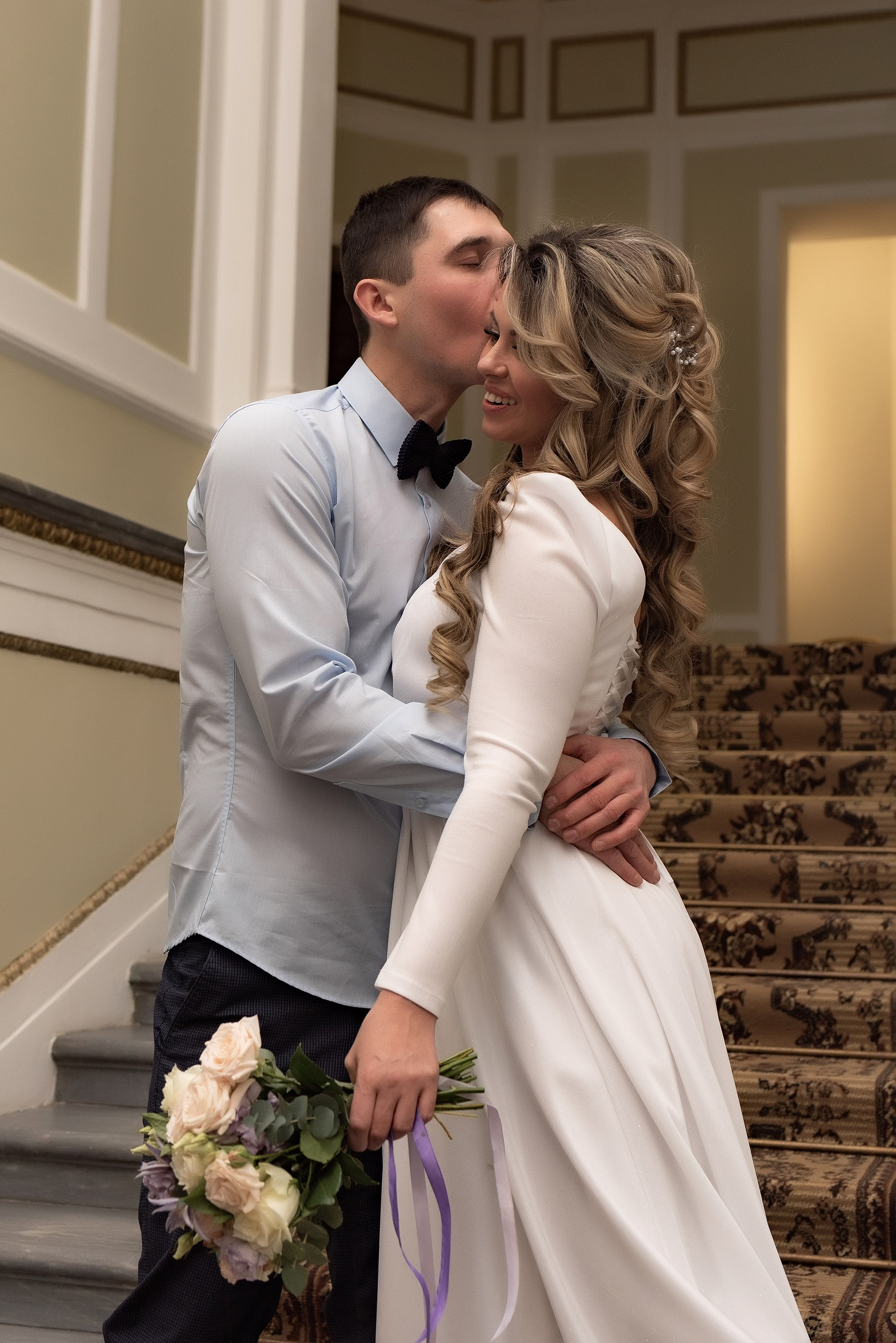 Свадебная фотосъемка на лестнице в ЗАГС г. Иваново фотограф Николай Коляганов 