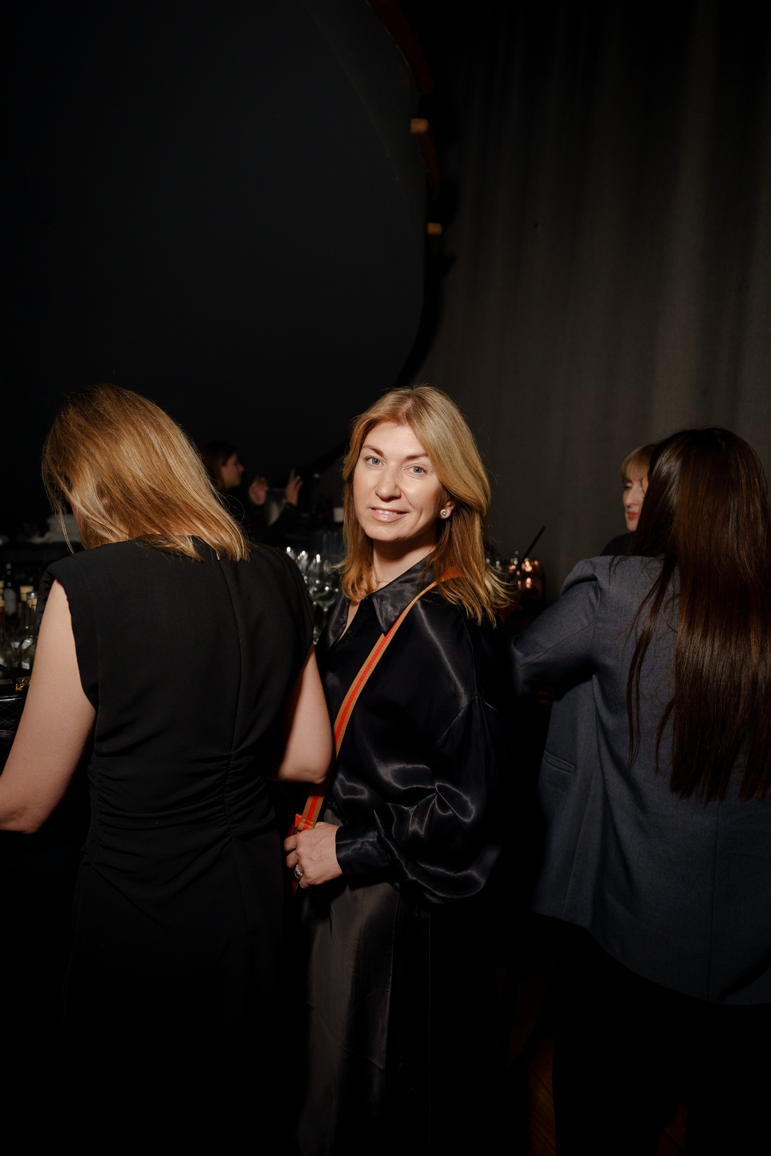 Вечеринка OSNOVATELI.LIVE репортажный фотограф Саша Дружинина. Репортажный фотограф в Москве Саша Дружинина