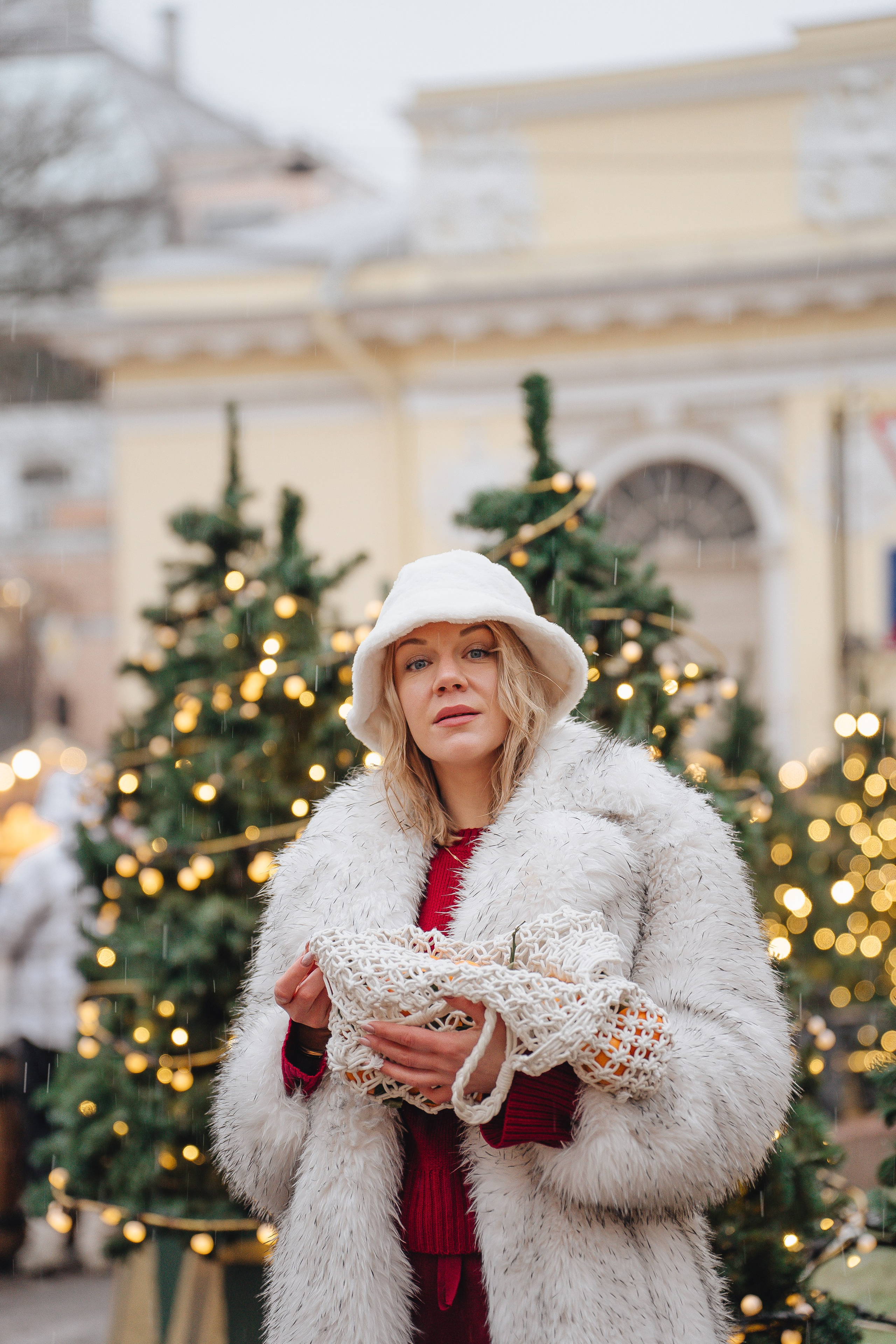 ПРОГУЛКА НА МАНЕЖНОЙ ПЛОЩАДИ ДЛЯ ДЕВУШКИ ПЕРЕД НОВЫМ ГОДОМ (НОВОГОДНЯЯ ФОТОСЕССИИЯ НА МАНЕЖНОЙ ПЛОЩАДИ). Профессиональный фотограф, Санкт-Петербург — Виктория Богомолова